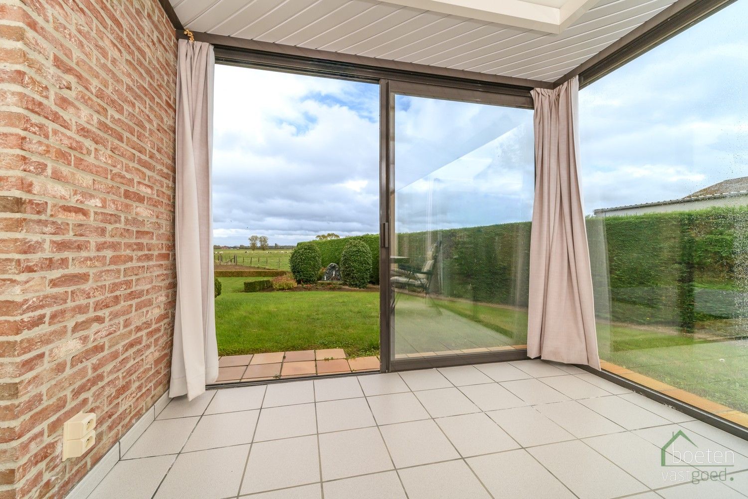 Reninge: Verzorgde gelijkvloerse woning met heel wat potentieel, fantastische tuin met open zicht op de Reningse broeken op 1.108m² totale grondopp. foto 10