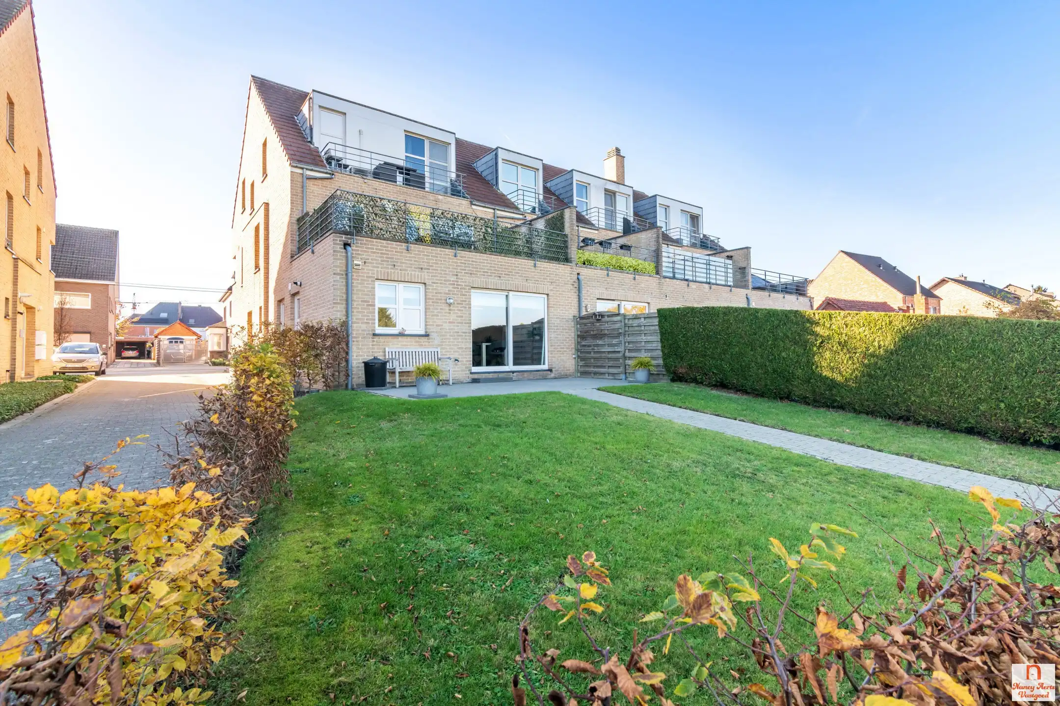 Gelijkvloers appartement met aparte ingang en privétuin foto 32