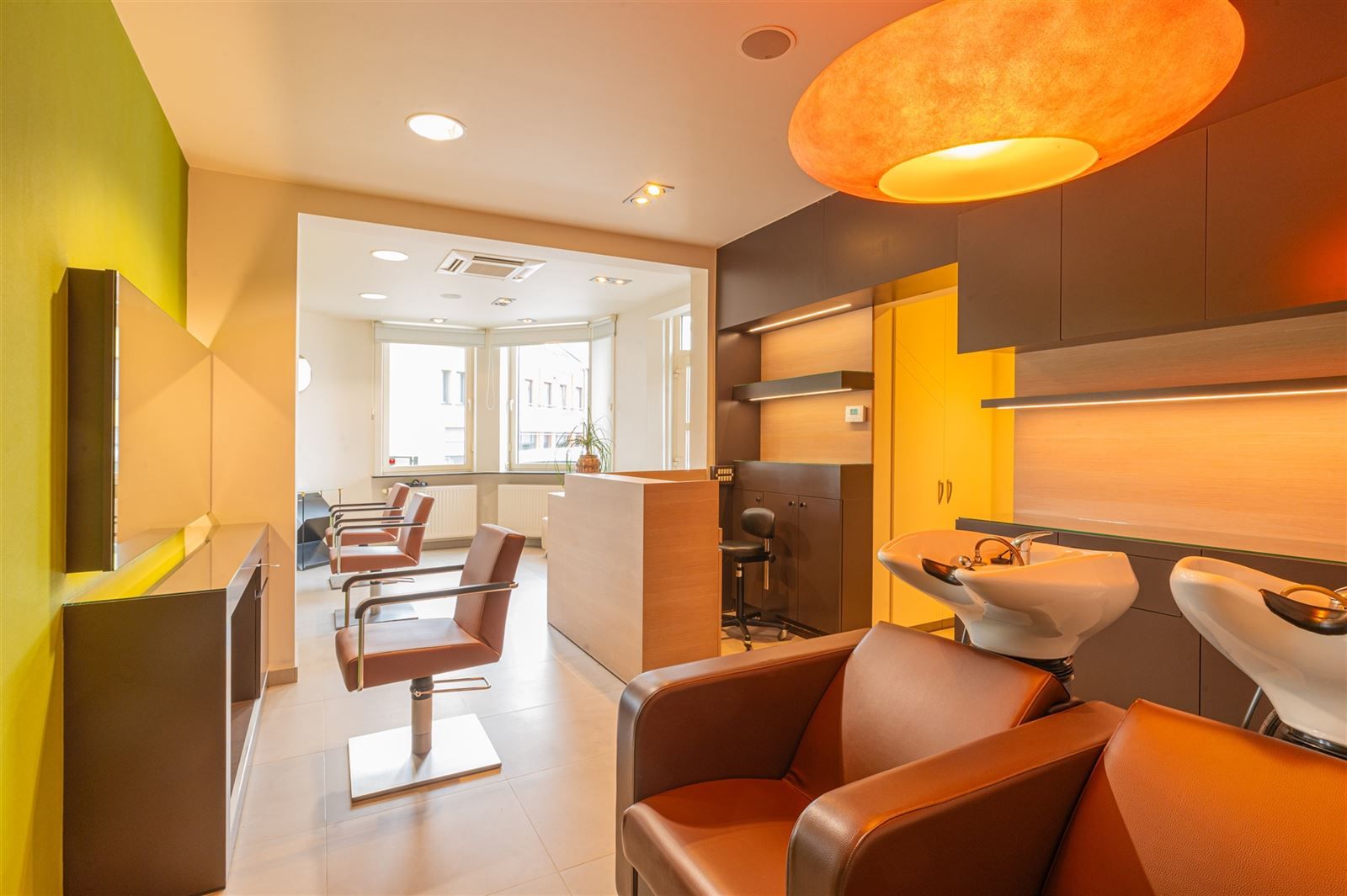 Instapklare woning met handelsruimte te Brakel! foto 4
