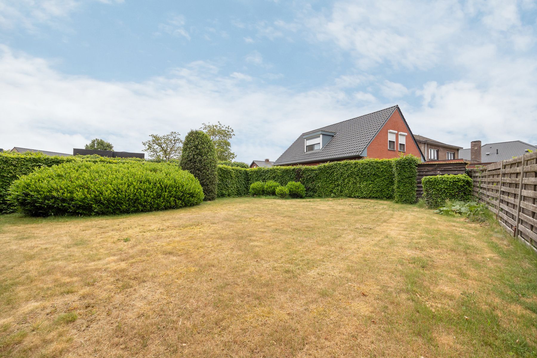 Laagbouwwoning met inpandige garage op een perceel van 561 m² in het centrum van Minderhout. foto 17