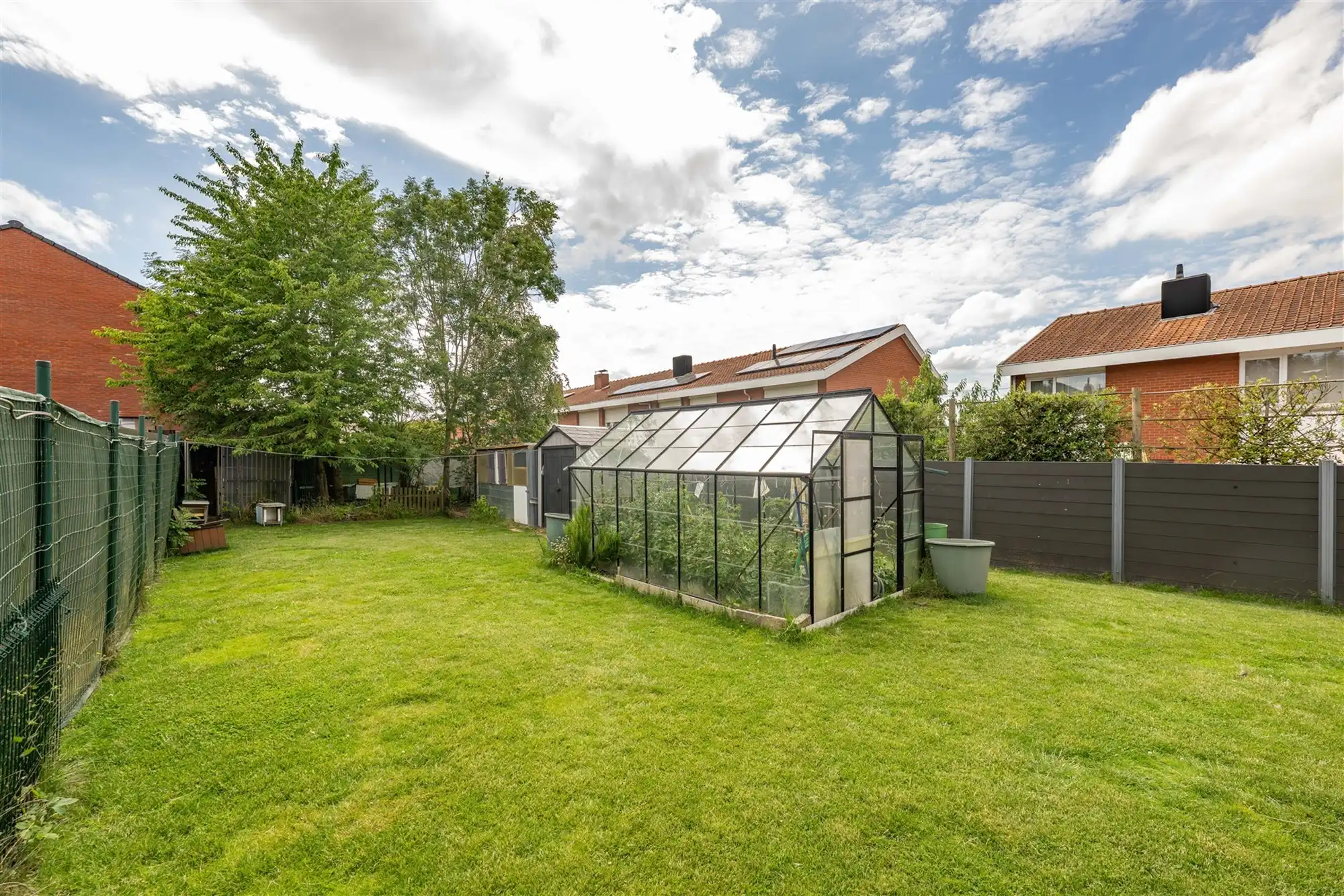 Halfopen woning met 4 slaapkamers, garage en zongerichte tuin foto 19