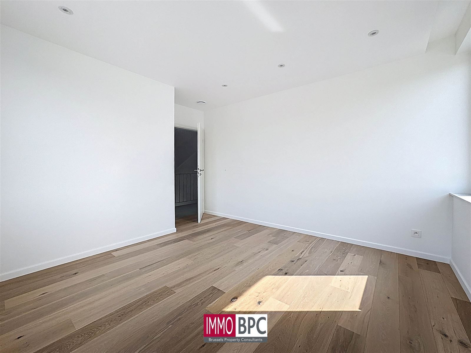 Prachtige nieuwbouwwoning in Wemmel – driegevel met zonnige tuin, hoogwaardige afwerking en extra’s! foto 18