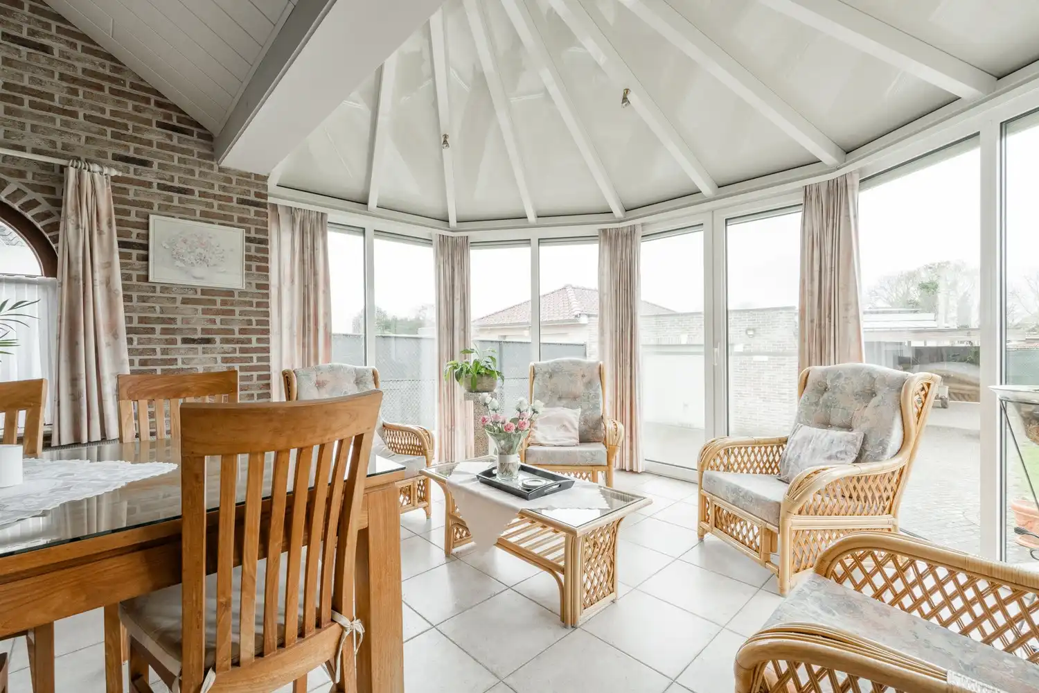 Mooie vrijstaande woning te koop vlakbij het centrum met 4 slaapkamers rustig gelegen op 10a10ca. foto 9