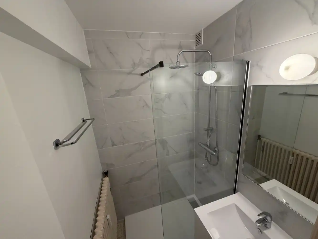 Instapklaar goed onderhouden appartement met één slaapkamer in het hartje van Blankenberge. Dichtbij het strand, het commercieel centrum en het openbaar vervoer. foto 12