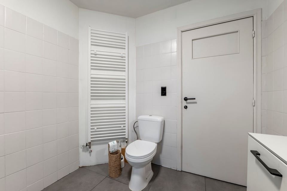 INSTAPKLARE GEZINSWONING MET 4 SLAAPKAMERS EN ZONNIGE TUIN OP TOPLOCATIE foto 24