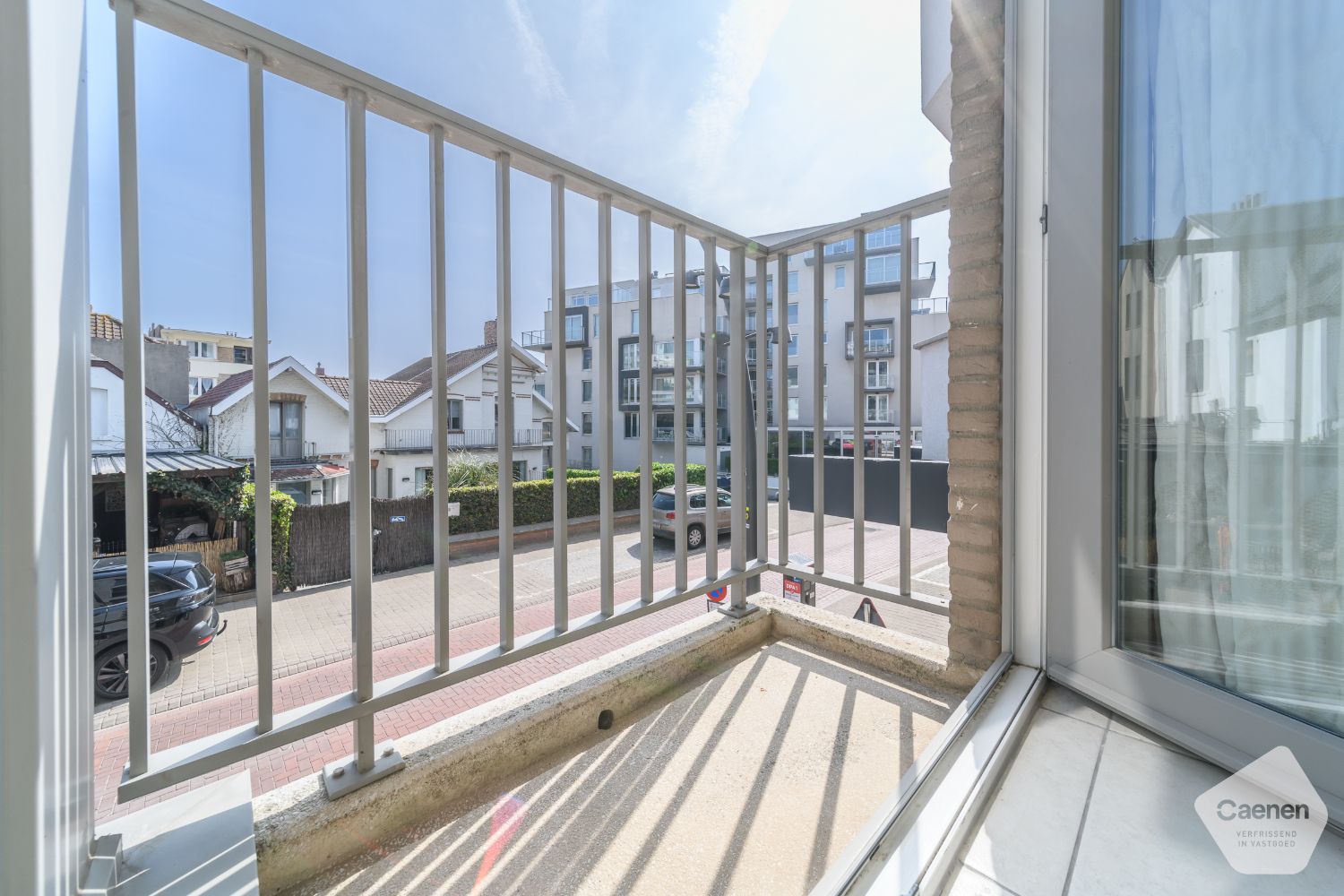 Instapklaar 1-slaapkamerappartement met terras nabij zee en centrum foto 9