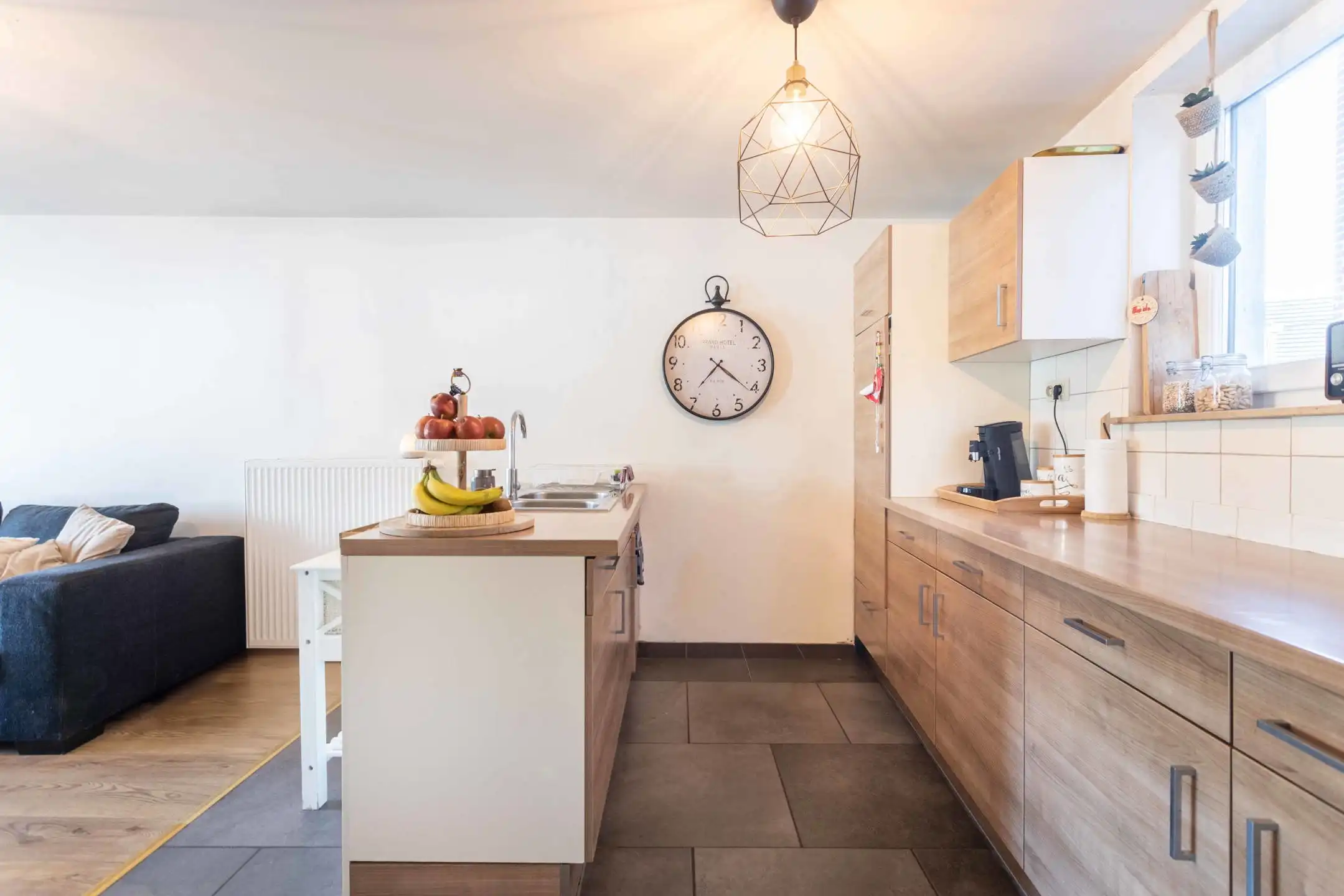 Ruim, instapklaar appartement met terras nabij het centrum! foto 5