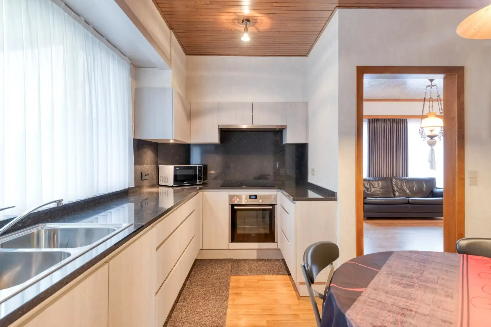 Goed onderhouden gelijkvloers woning op een rustige locatie. foto 10