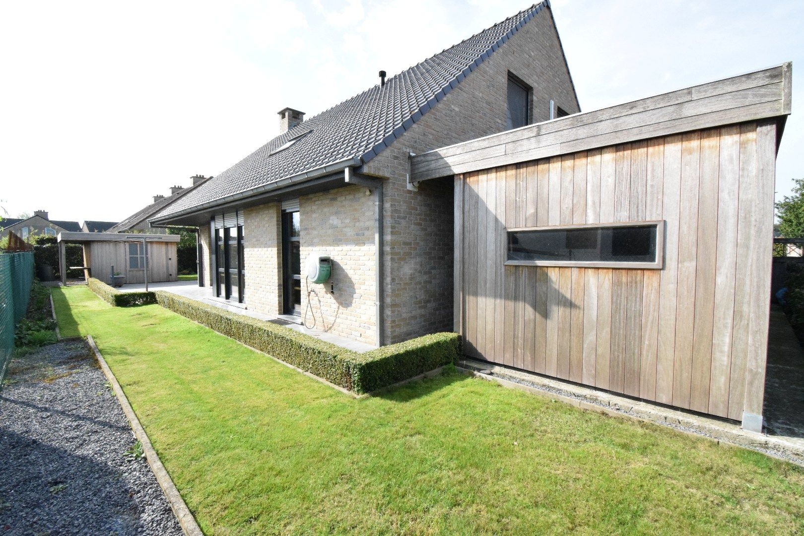 Recente villa met 4 slaapkamers, garage en zonnige tuin in Merkem  foto 3