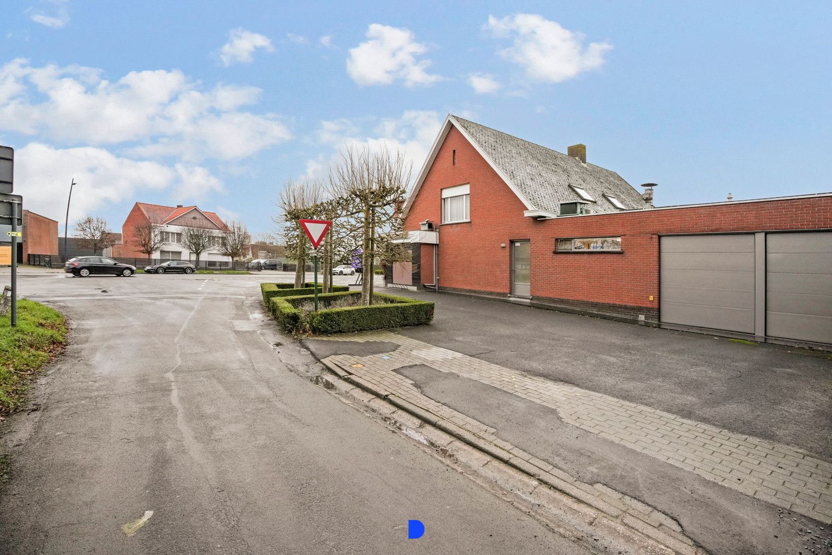 Handelspand met woonst op commerciële ligging. foto 4