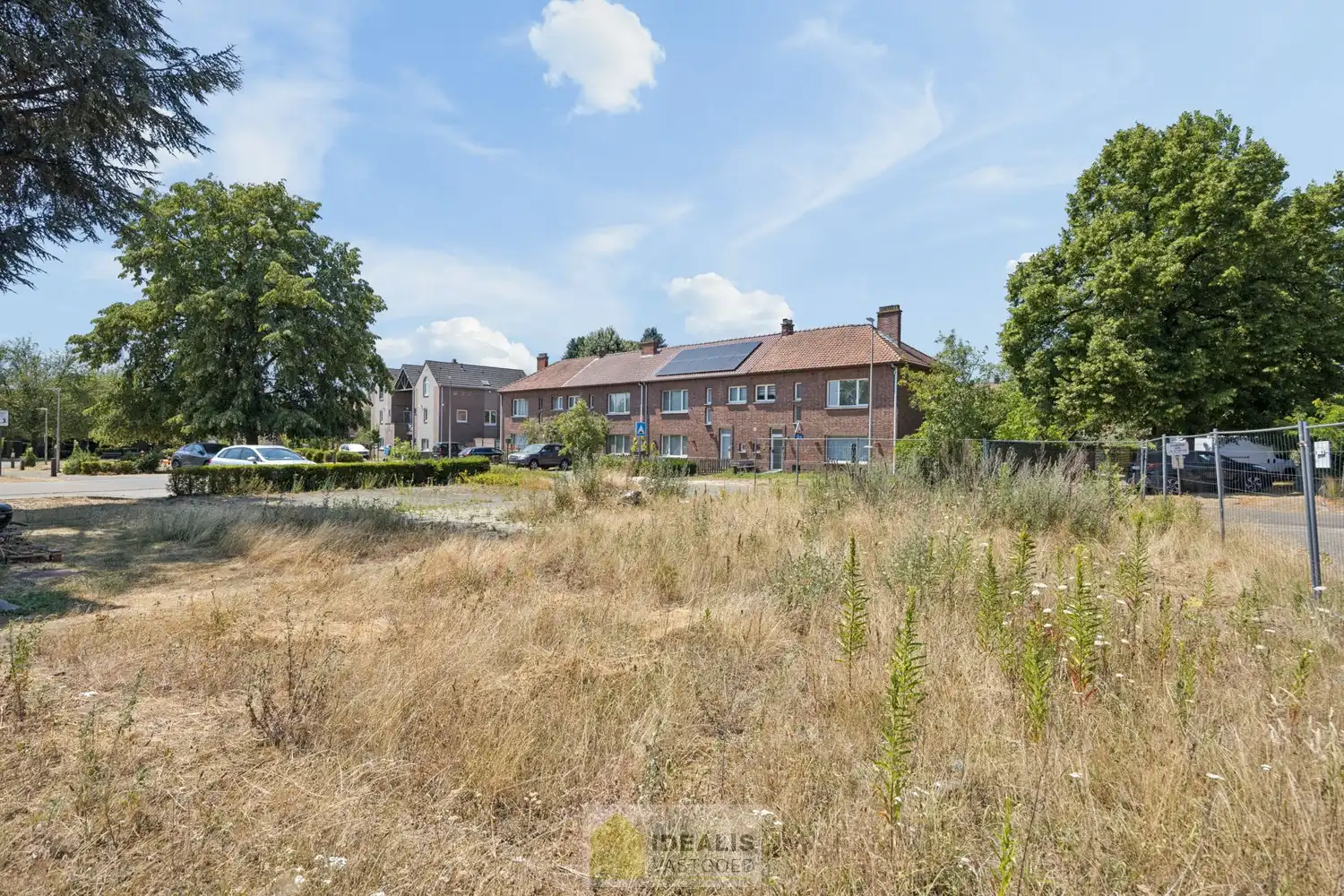 IDEALIS VASTGOED – PROJECTGROND VOOR DE REALISATIE VAN 10 1-SLPK APPARTEMENTEN MET TERRAS TUSSEN DE + -47M² EN + - 65M² BEWOONBARE OPPERVLAKTE, GELEGEN TE LINDEMAN (HEUSDEN-ZOLDER). ONDER VOORBEHOUD VAN HET VERKRIJGEN VAN EEN OMGEVINGSVERGUNNING VOOR STEDENBOUWKUNDIGE HANDELINGEN. DE VERGUNNINGSPROCEDURE IS MOMENTEEL LOPENDE. foto 2