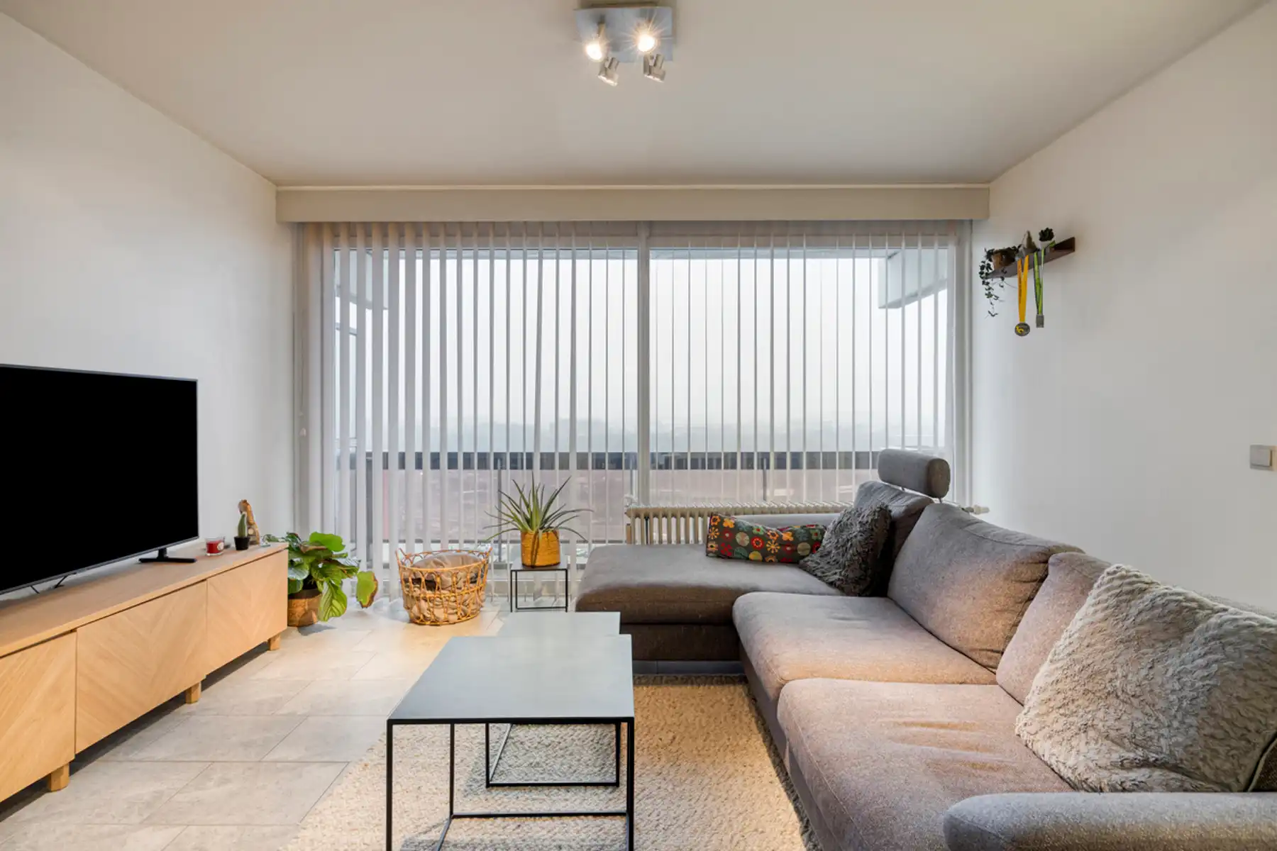 Instapklaar appartement met twee slaapkamers en een terras. foto 2