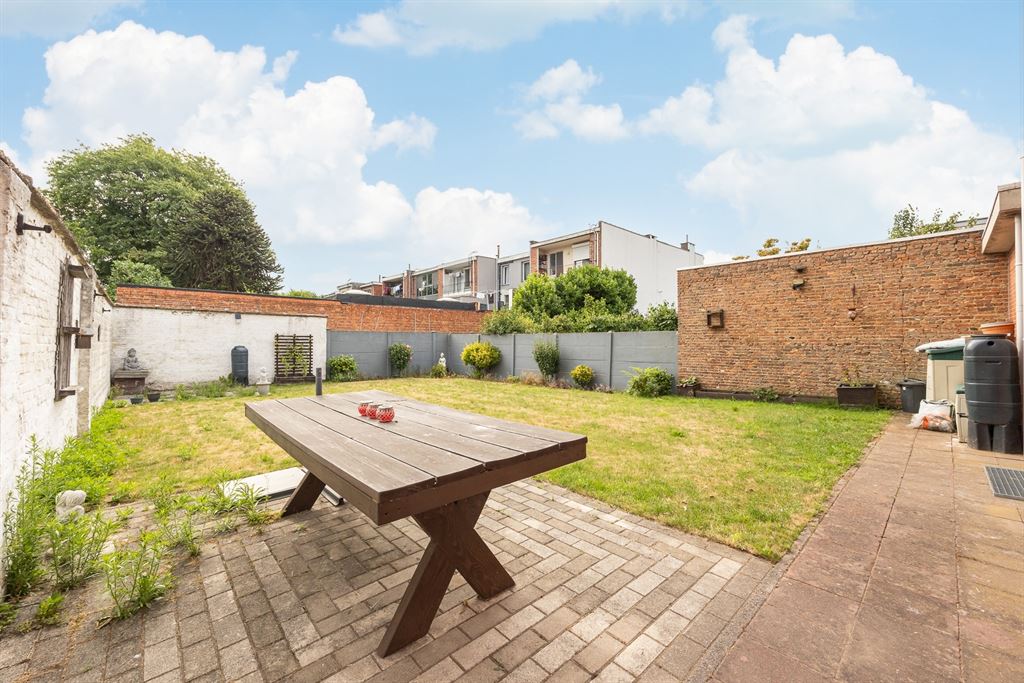 Woning vol potentieel met grote zonnige tuin foto 20