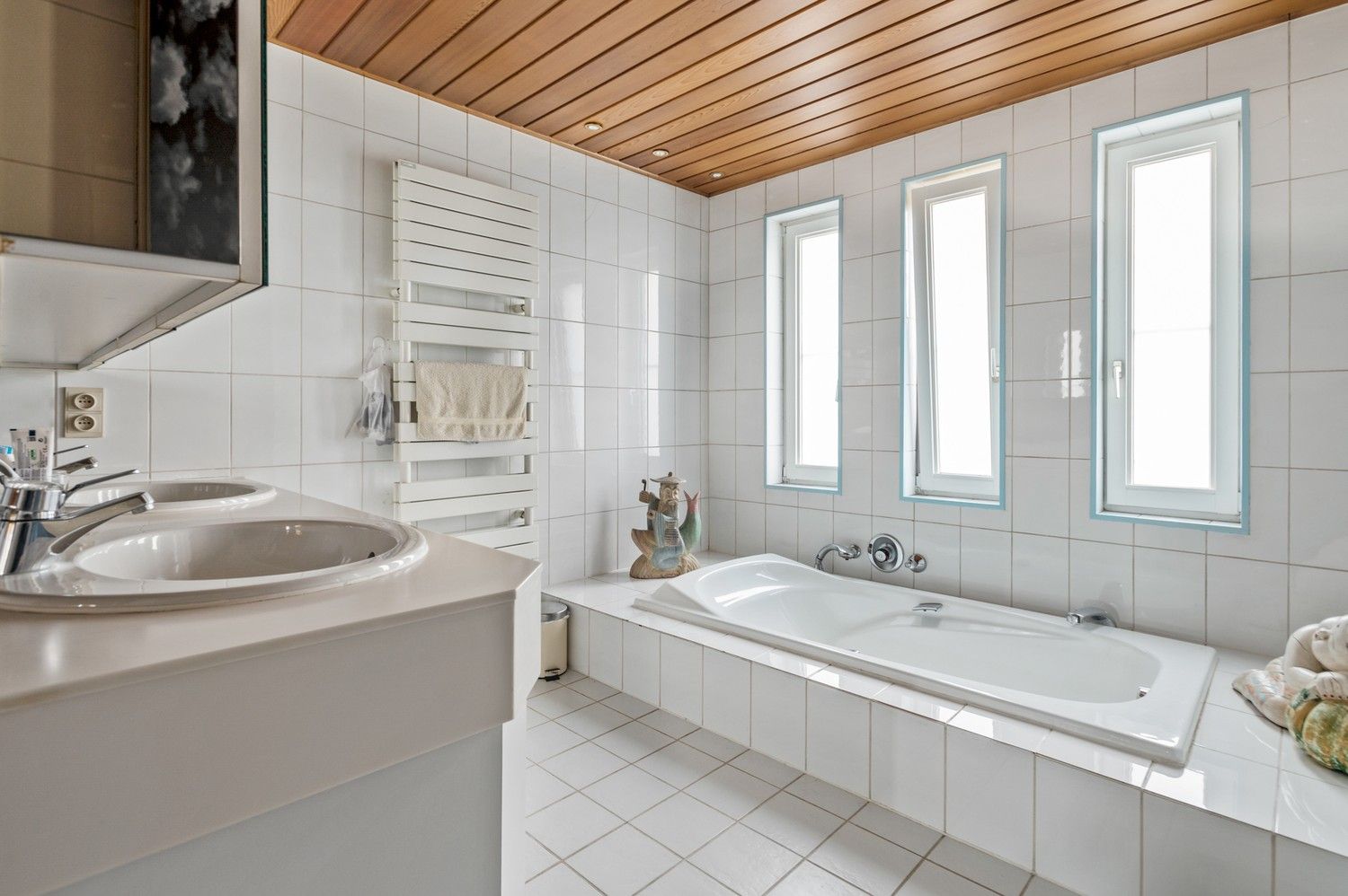 Karaktervolle halfopen woning met garage, oprit en gezellige tuin nabij het centrum van Borsbeek! foto 20