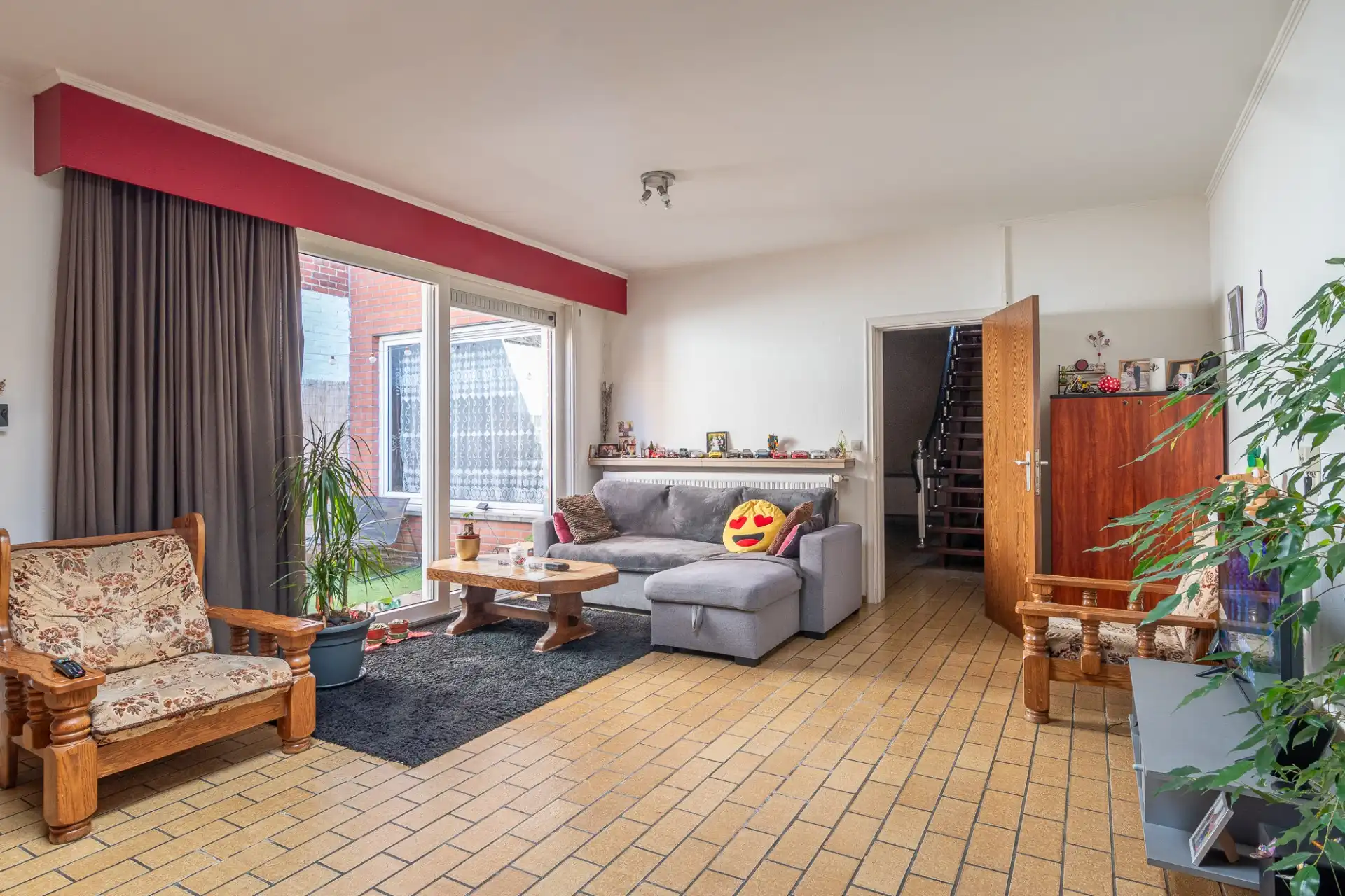 Handelsgelijkvloers en appartement op toplocatie te Tielt foto 6