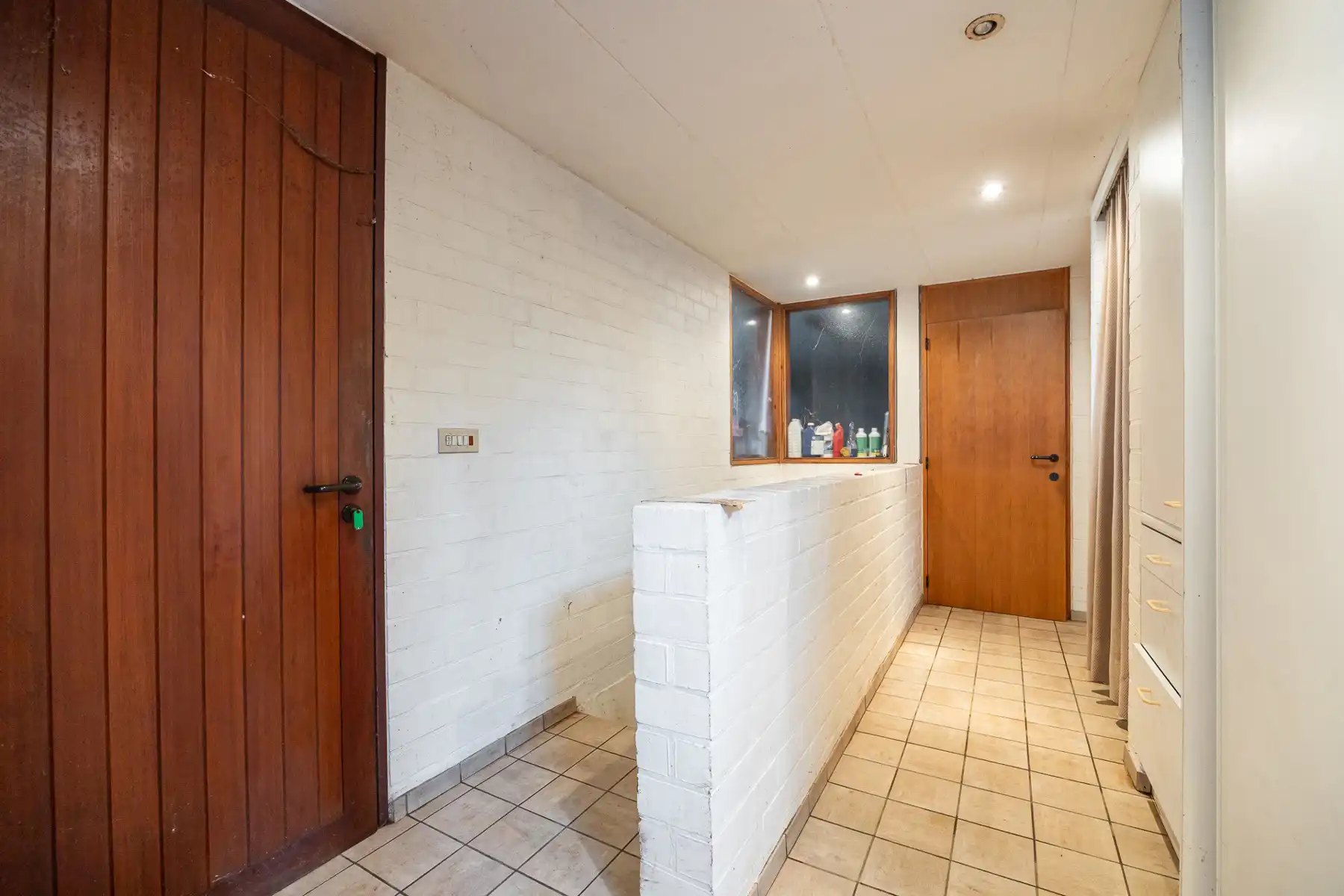 Te renoveren split-level villa met 4 slk + bureel op 1.924m² foto 16