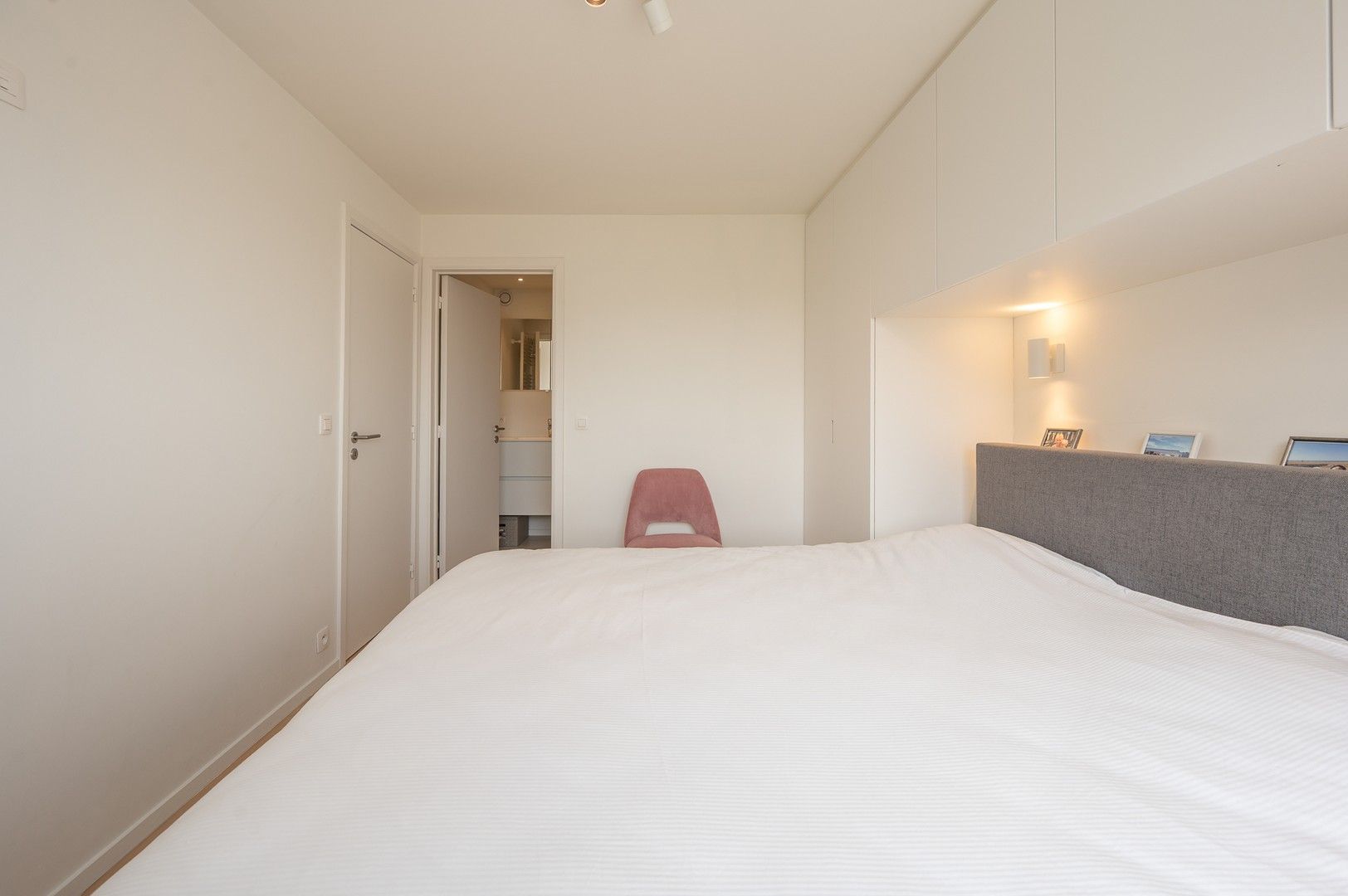 Hoekappartement met zuidwest oriëntatie en open zicht over het Driehoeksplein. foto 15
