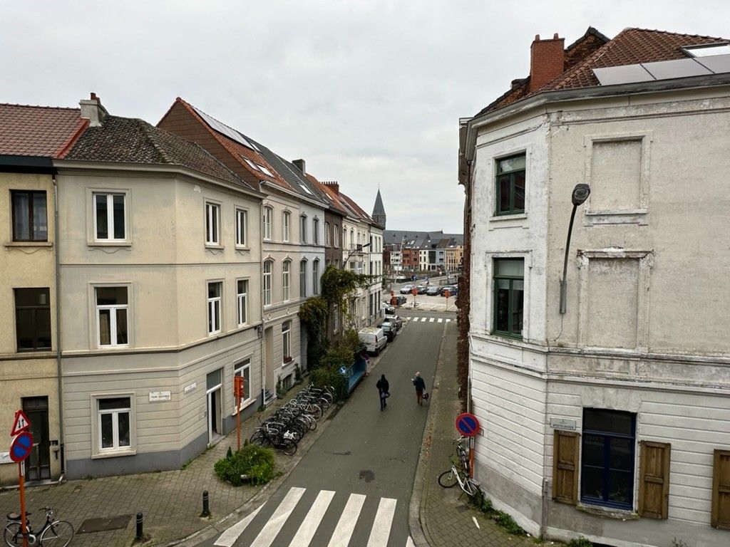 Instapklaar, lichtrijk 2 slpk/appartement met groot terras in centrum Gent foto 16