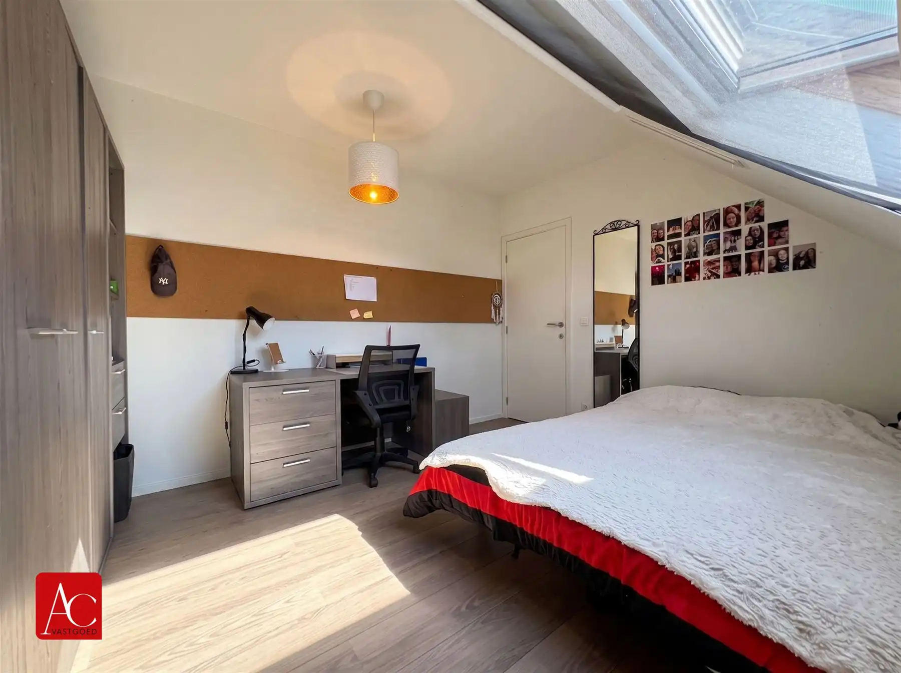 Vrijstaande woning met zwembad in rustige wijk foto 29