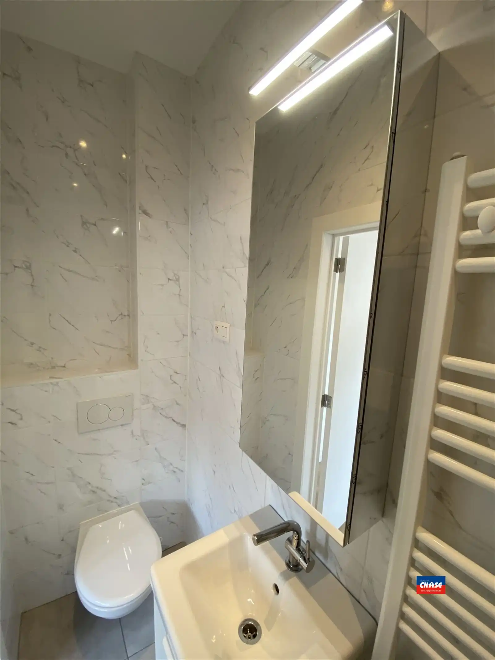 Verzorgde studio met aparte slaapkamer foto 11