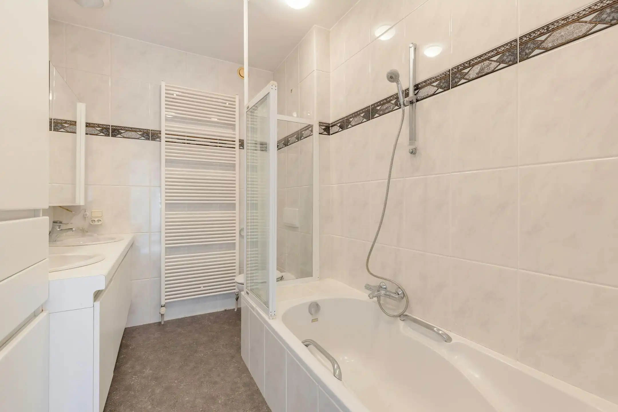 Uniek gelijkvloers appartement aan het Minnewater te Brugge foto 7