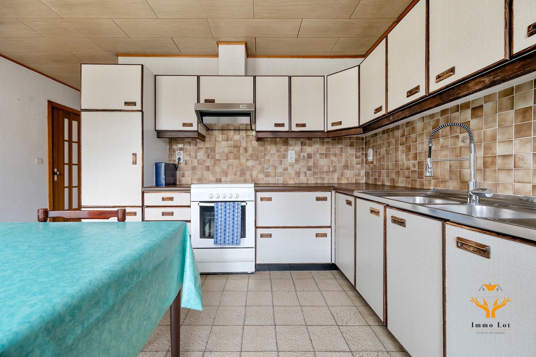 Te renoveren woning met tuin in rustige buurt foto 4