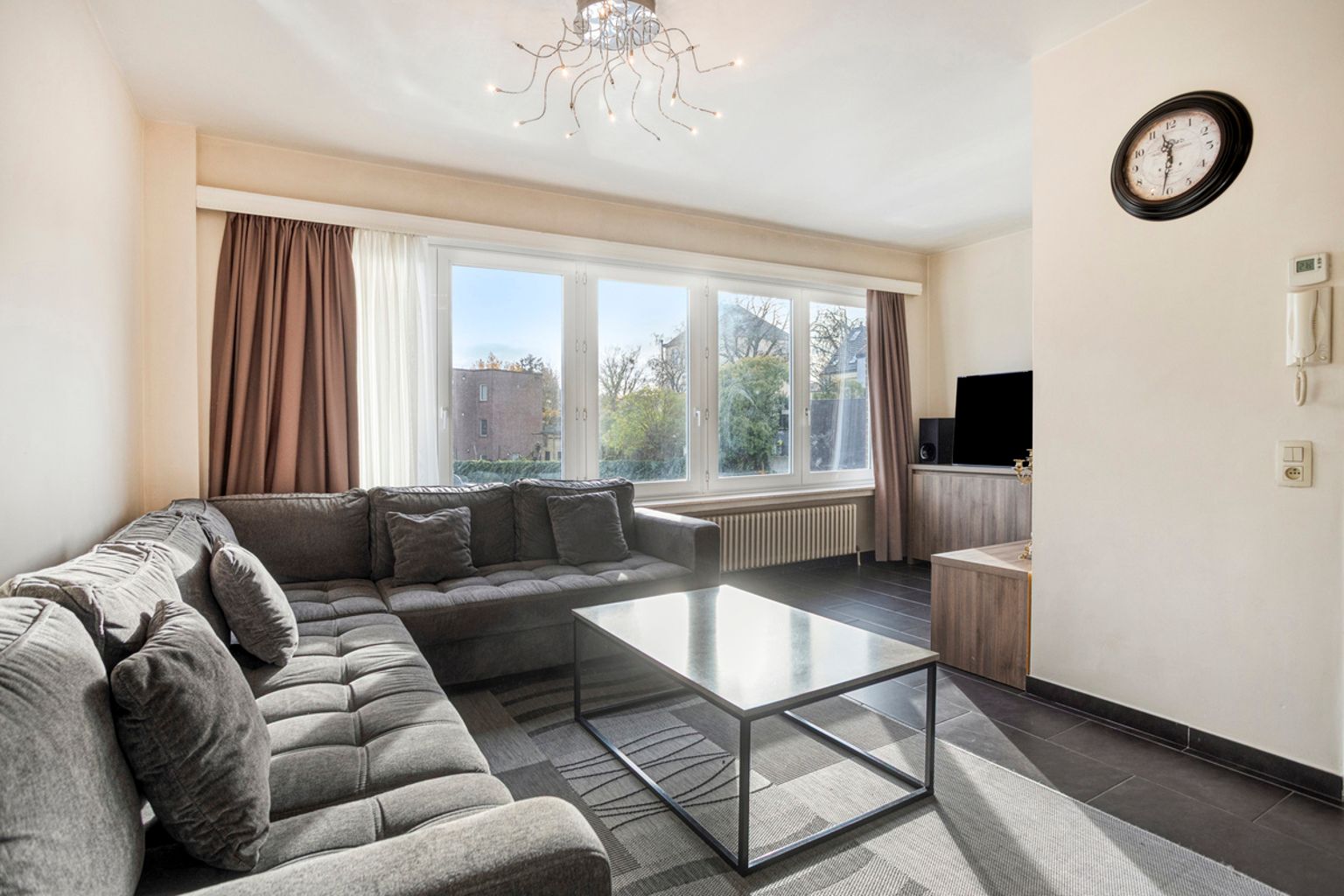 Gerenoveerde bel-étage woning met garage foto 15