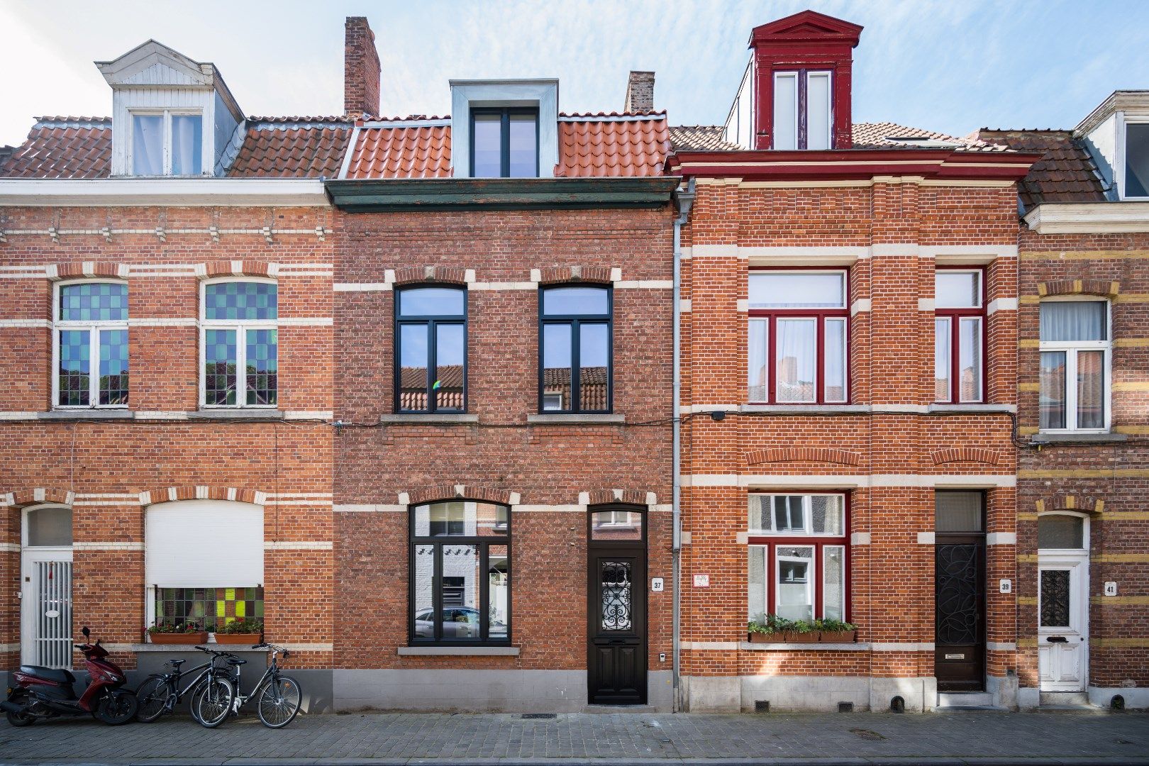 (her)nieuwbouwwoning met 4 slaapkamers gelegen in het historische Brugge foto {{pictureIndex}}