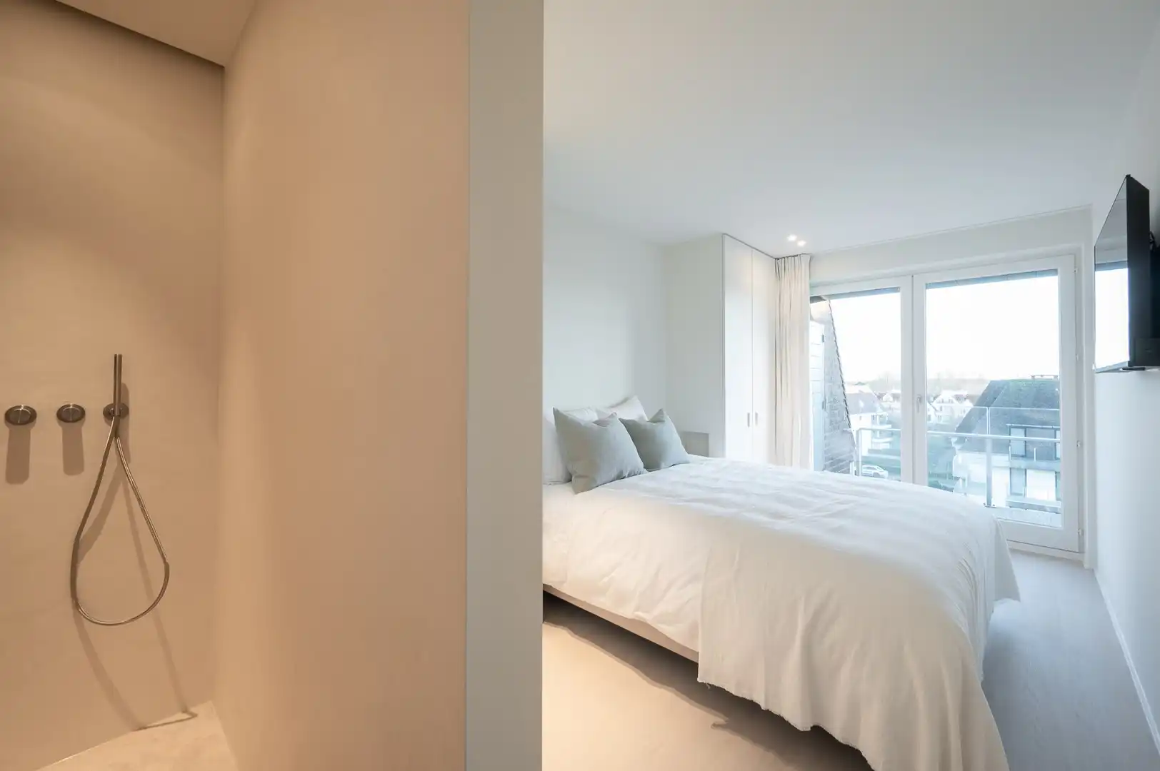 Magnifiek appartement op de wandeldijk in het Zoute, met adembenemend frontaal zeezicht. foto 12