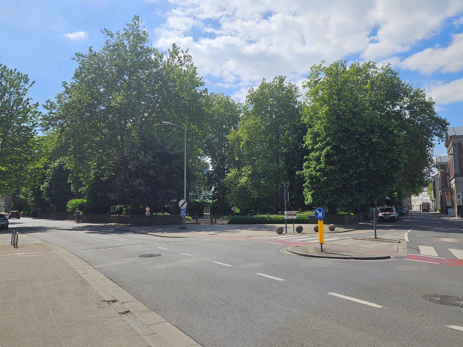 Instapklaar appartement met 2 slaapkamers aan het Plein! foto 16