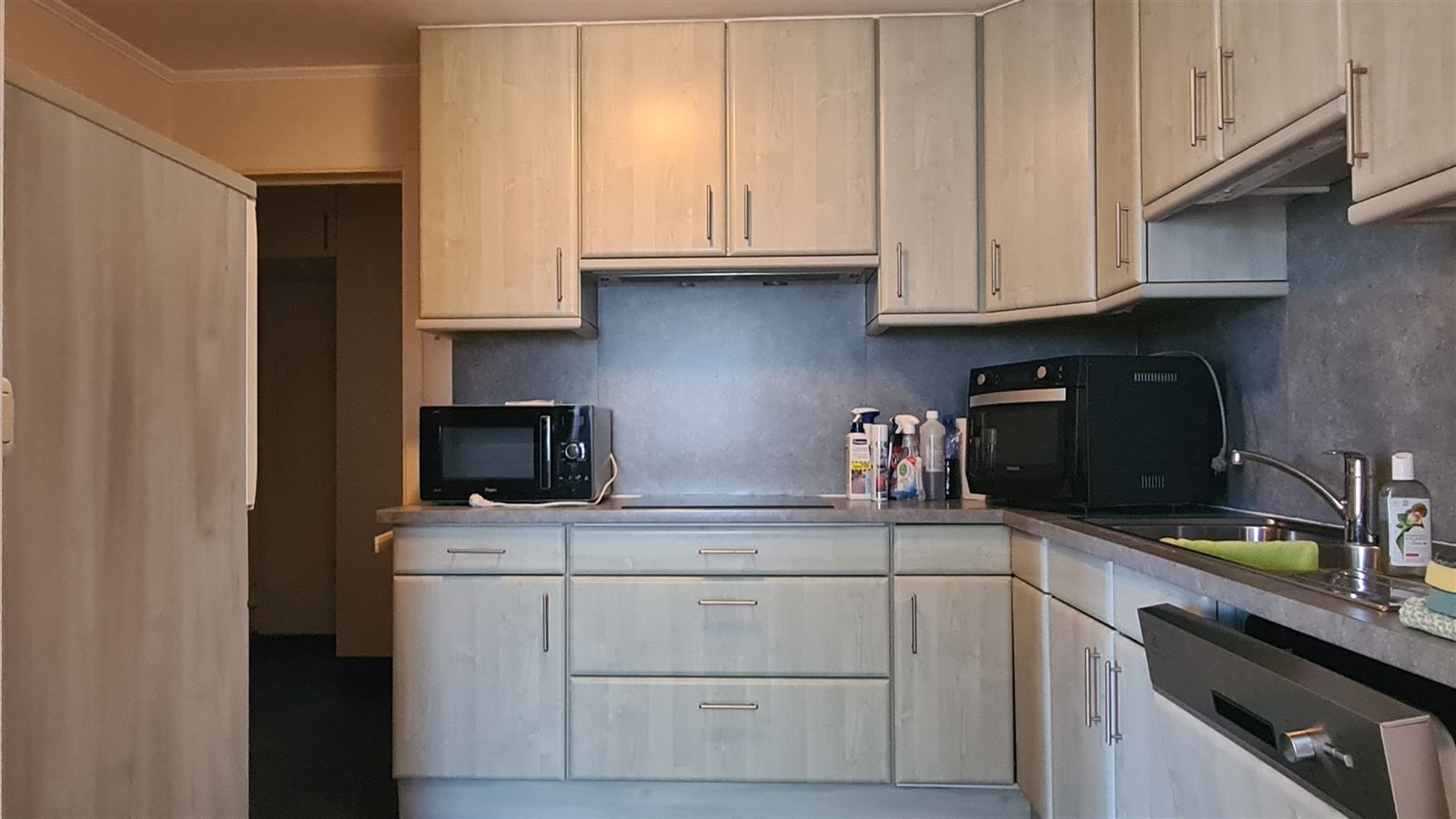 Ruim appartement in centrum Munsterbilzen foto 5