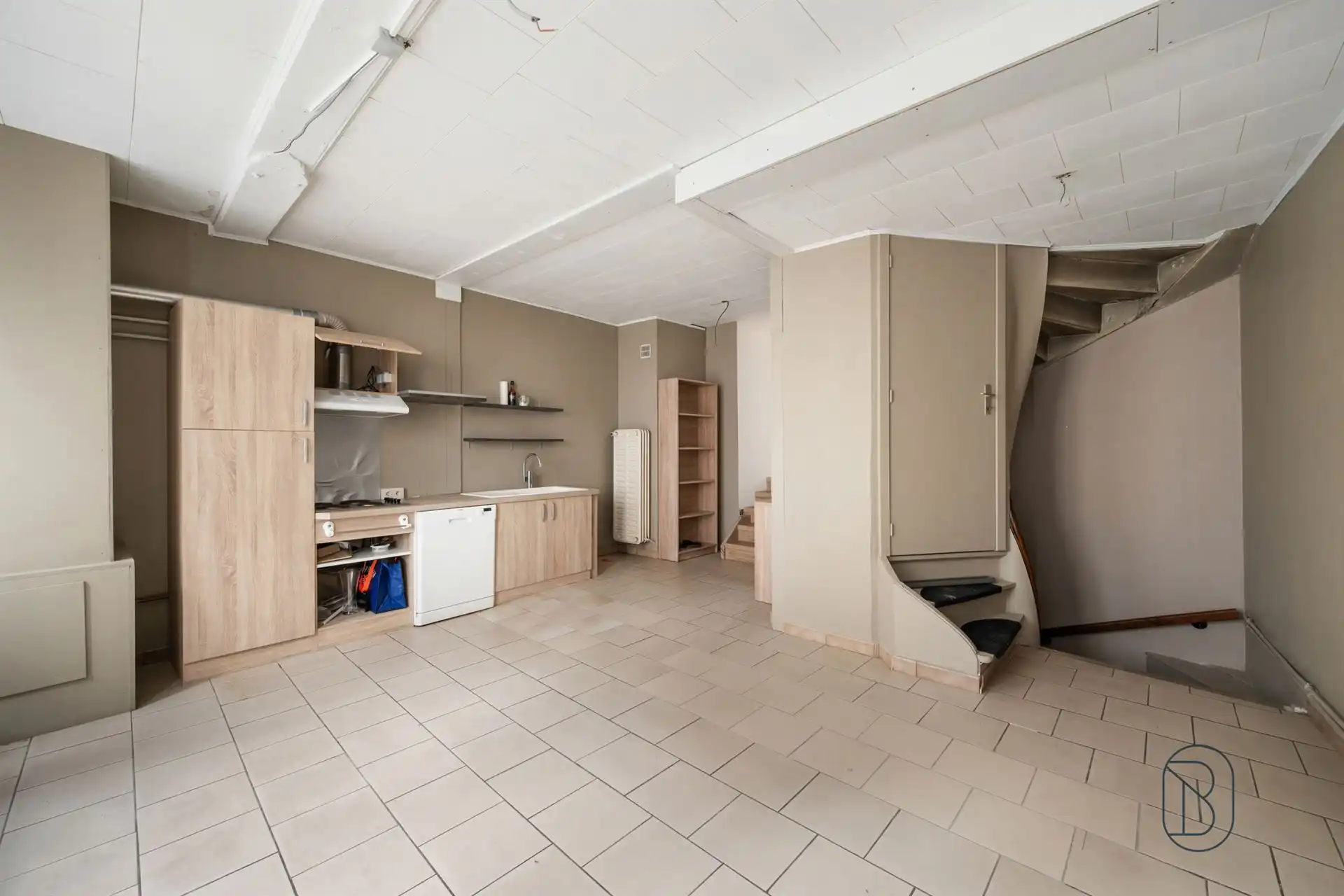 Topgelegen handelspand met eventuele woonst foto 15