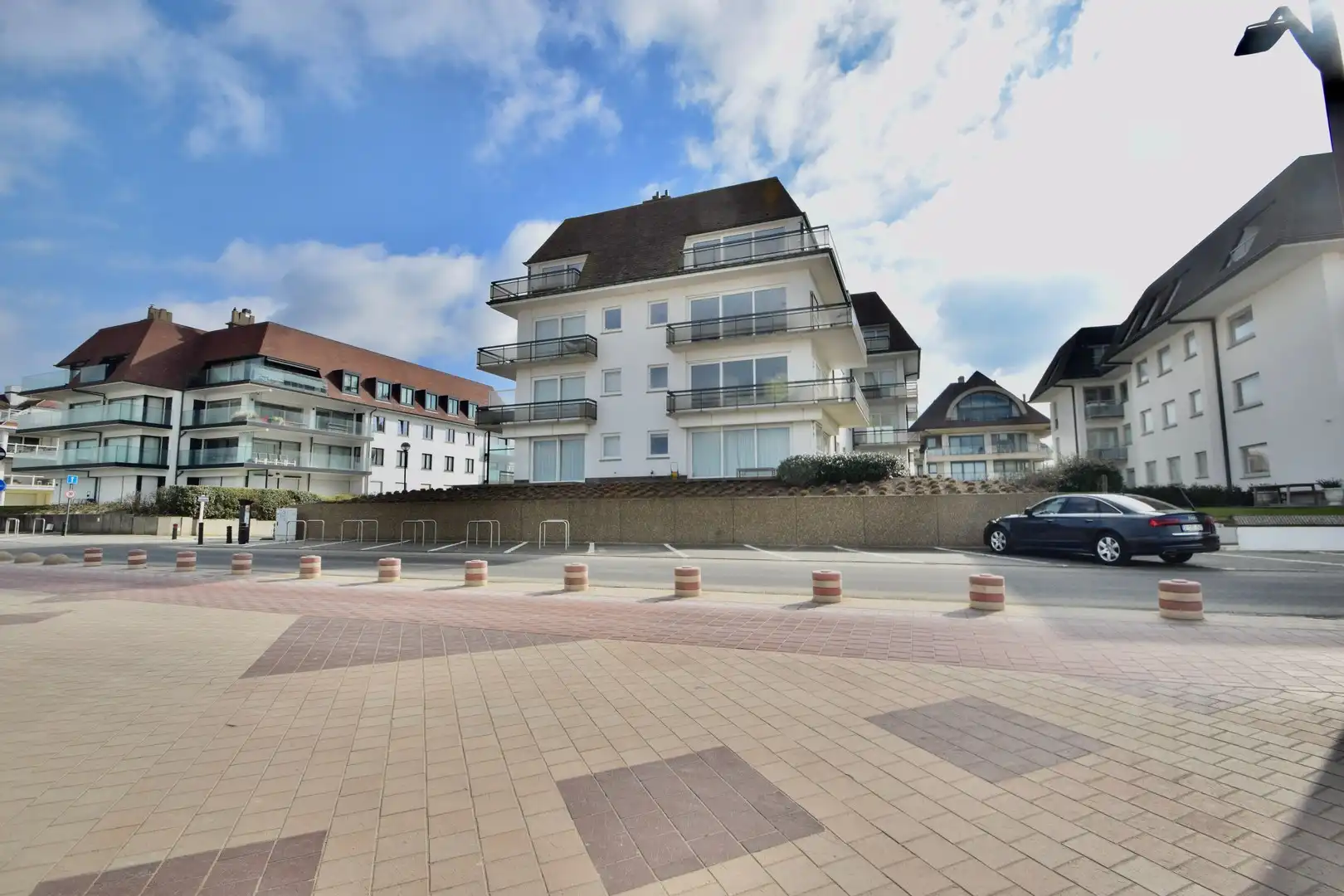 Luxueus gerenoveerd hoekappartement met zeezicht vlakbij de wandeldijk in het Zoute. foto 3