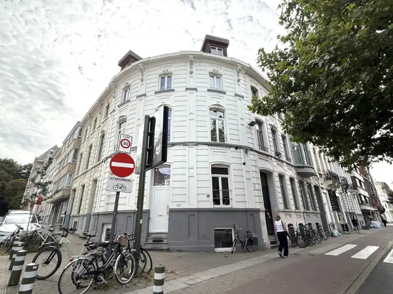 Uitstekende opbrengsteigendom op toplocatie nabij het Citadelpark foto {{pictureIndex}}