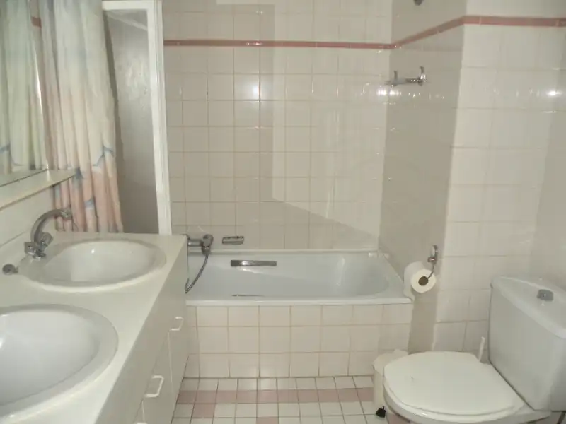 APPARTEMENT MET DRIE SLAAPKAMERS MET FRONTAAL ZEEZICHT GELEGEN TUSSEN DE ESPLANADE EN DE ZEELAAN foto 10