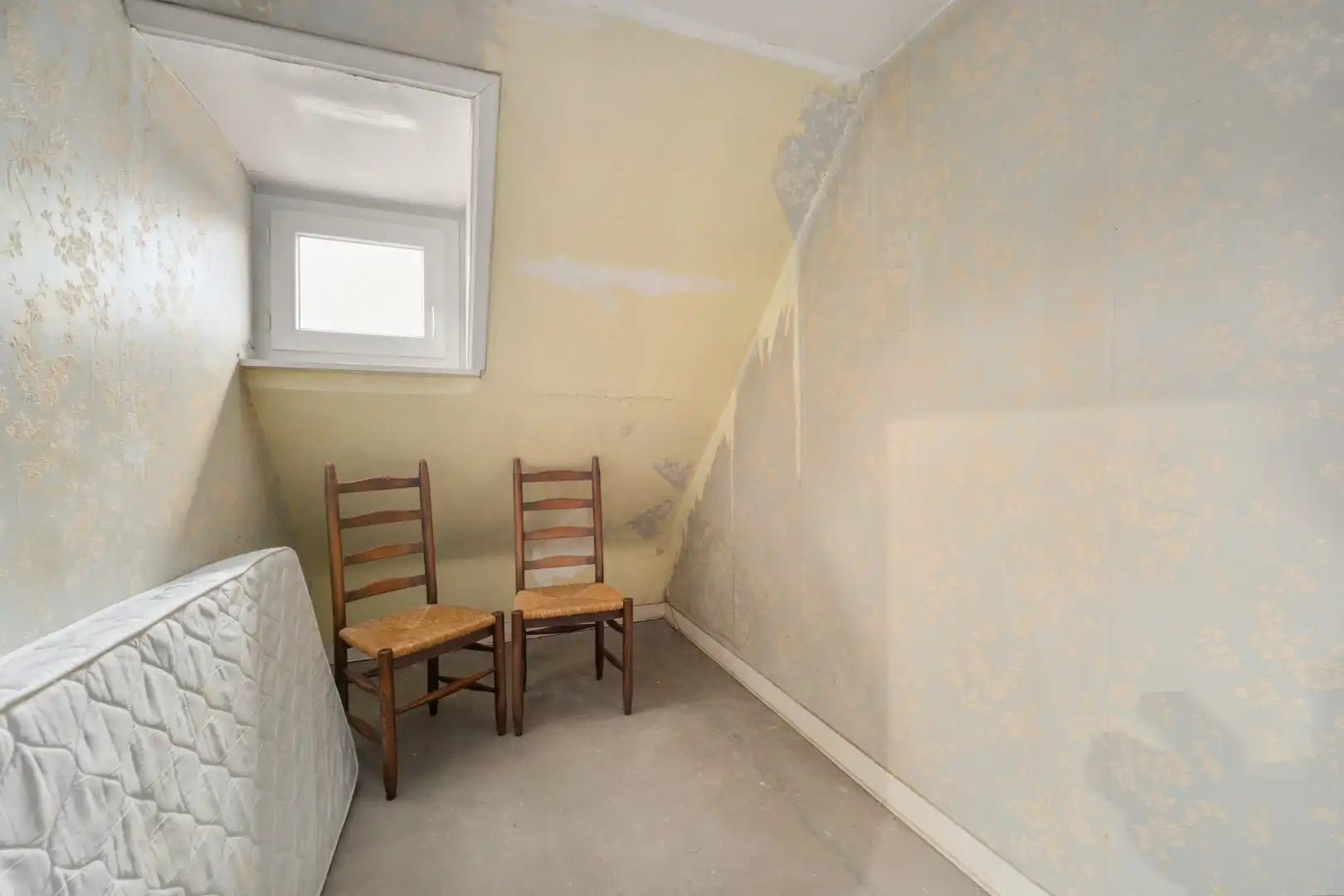 Karaktervolle halfopen woning op een strategische ligging te Assebroek. foto 18