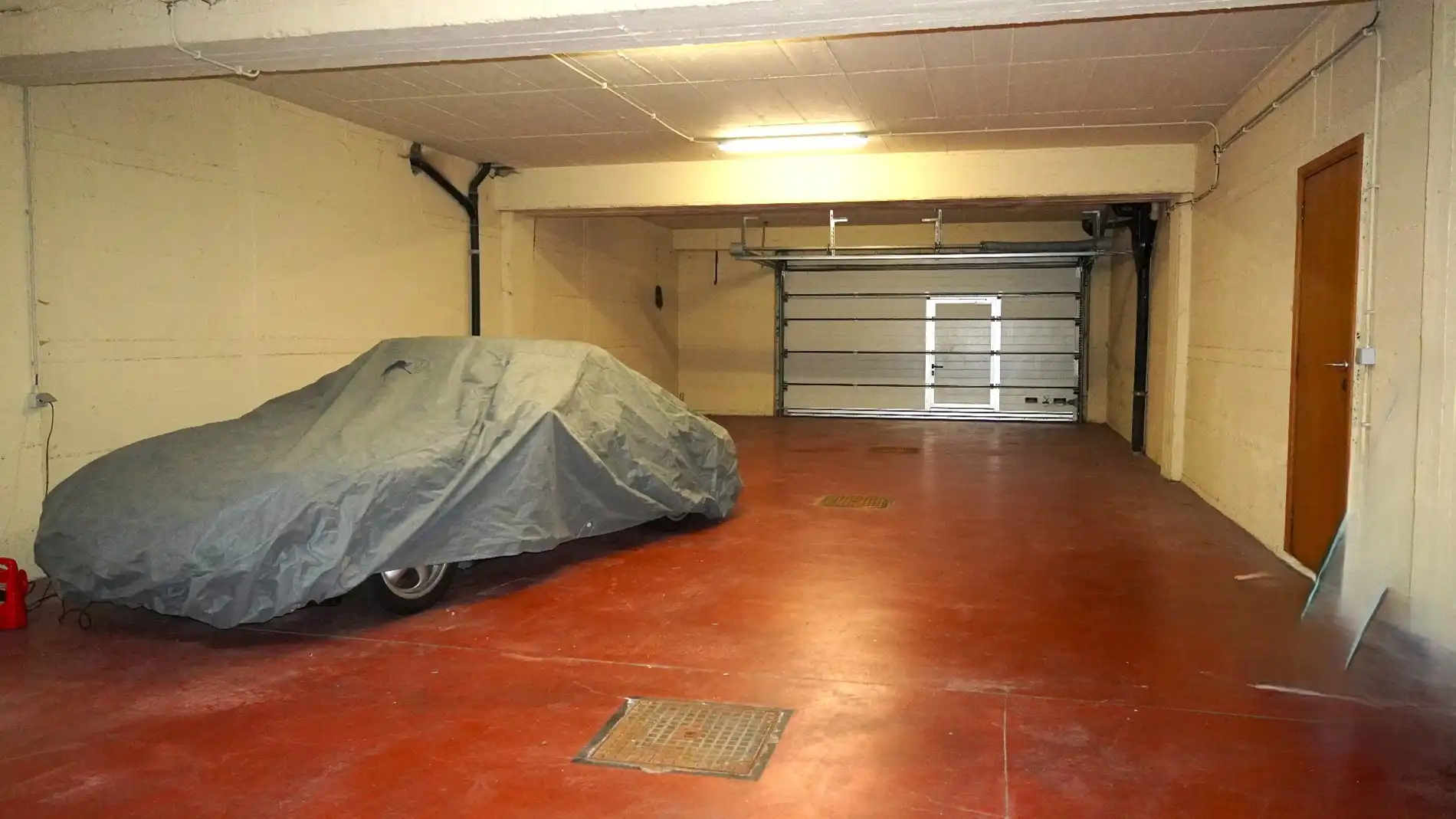 Unieke garage van ca. 125 m² aan het Stationsplein te Lokeren foto 2