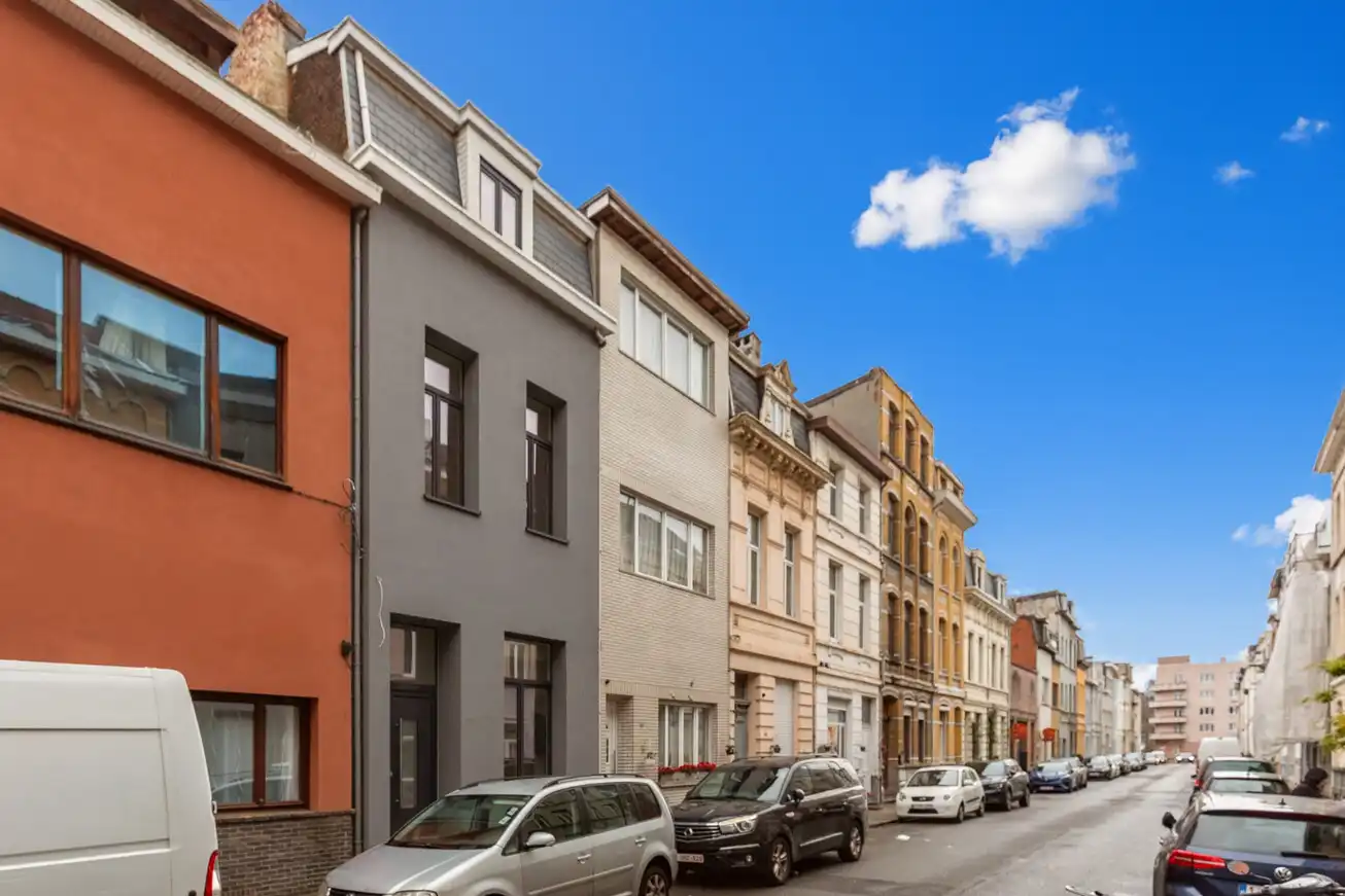 Grondig gerenoveerde woning met 3 slpks foto 14