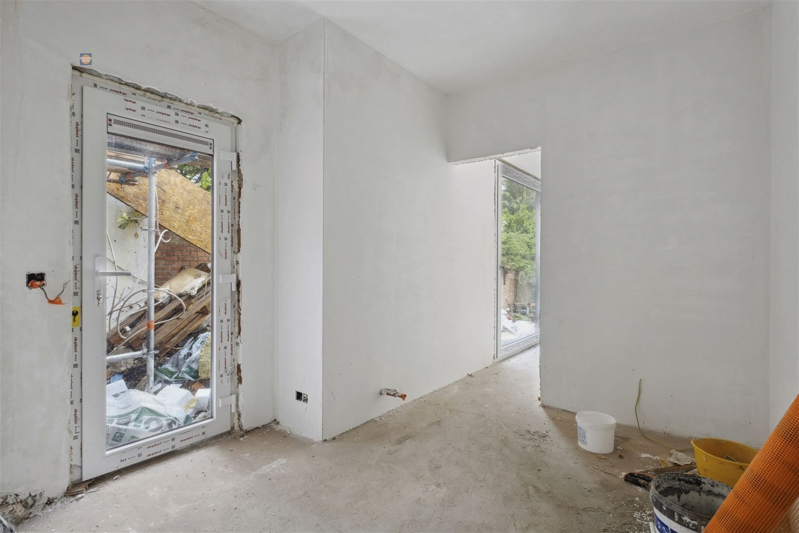 Modern gelijkvloersappartement met terras en tuin foto 12