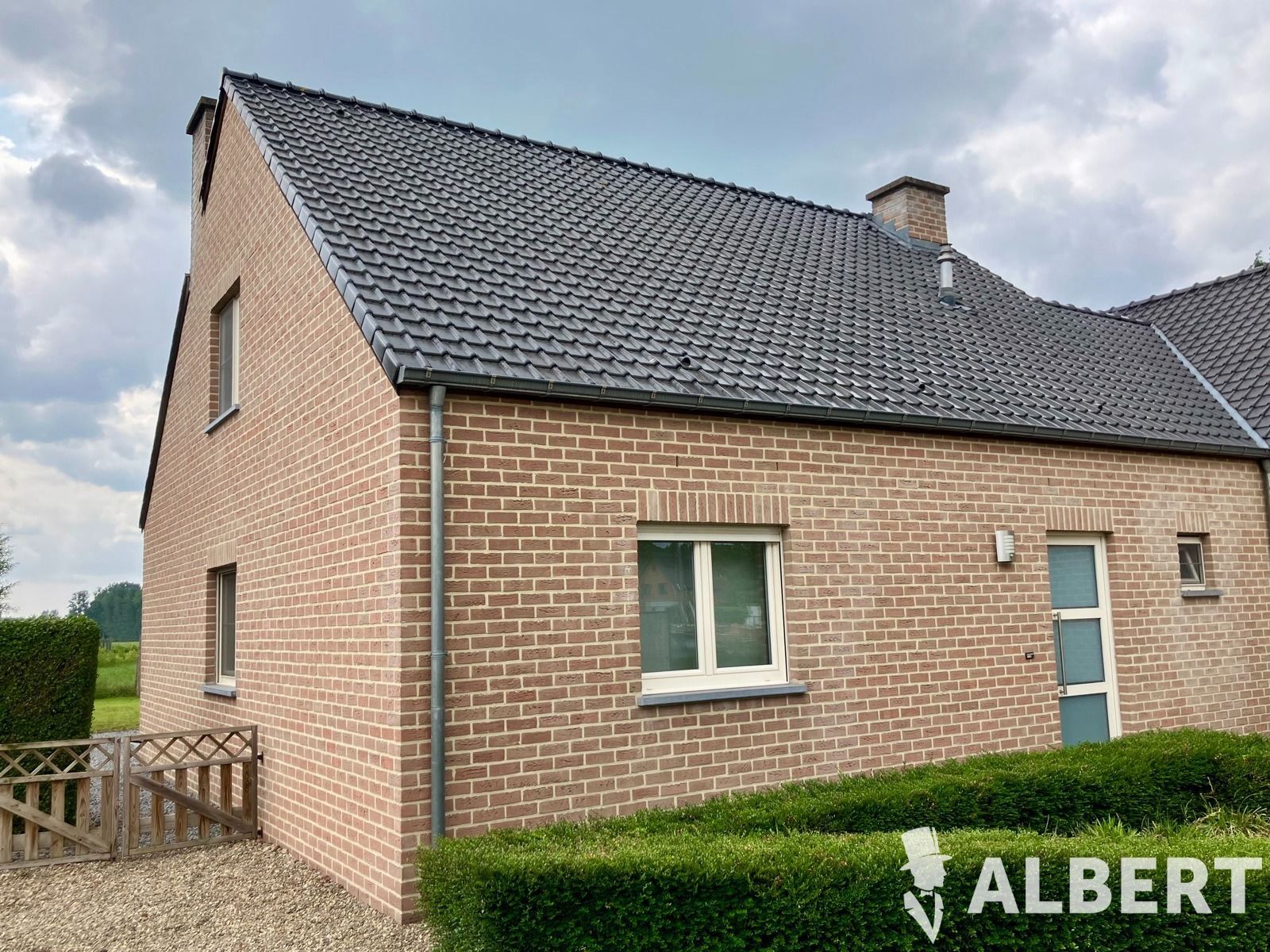 Energiezuinige half open woning in rustige omgeving foto 3