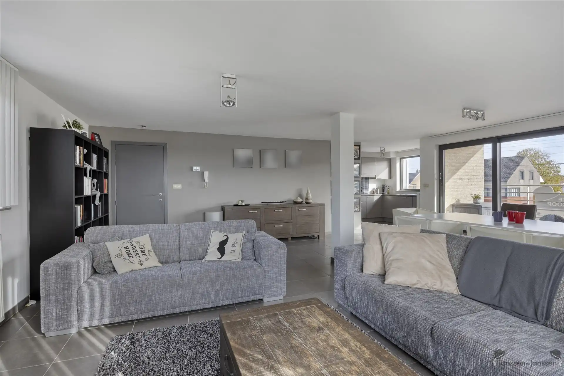 Instapklaar duplex appartement met 3 slaapkamers te Heppen (Leopoldsburg) foto 2