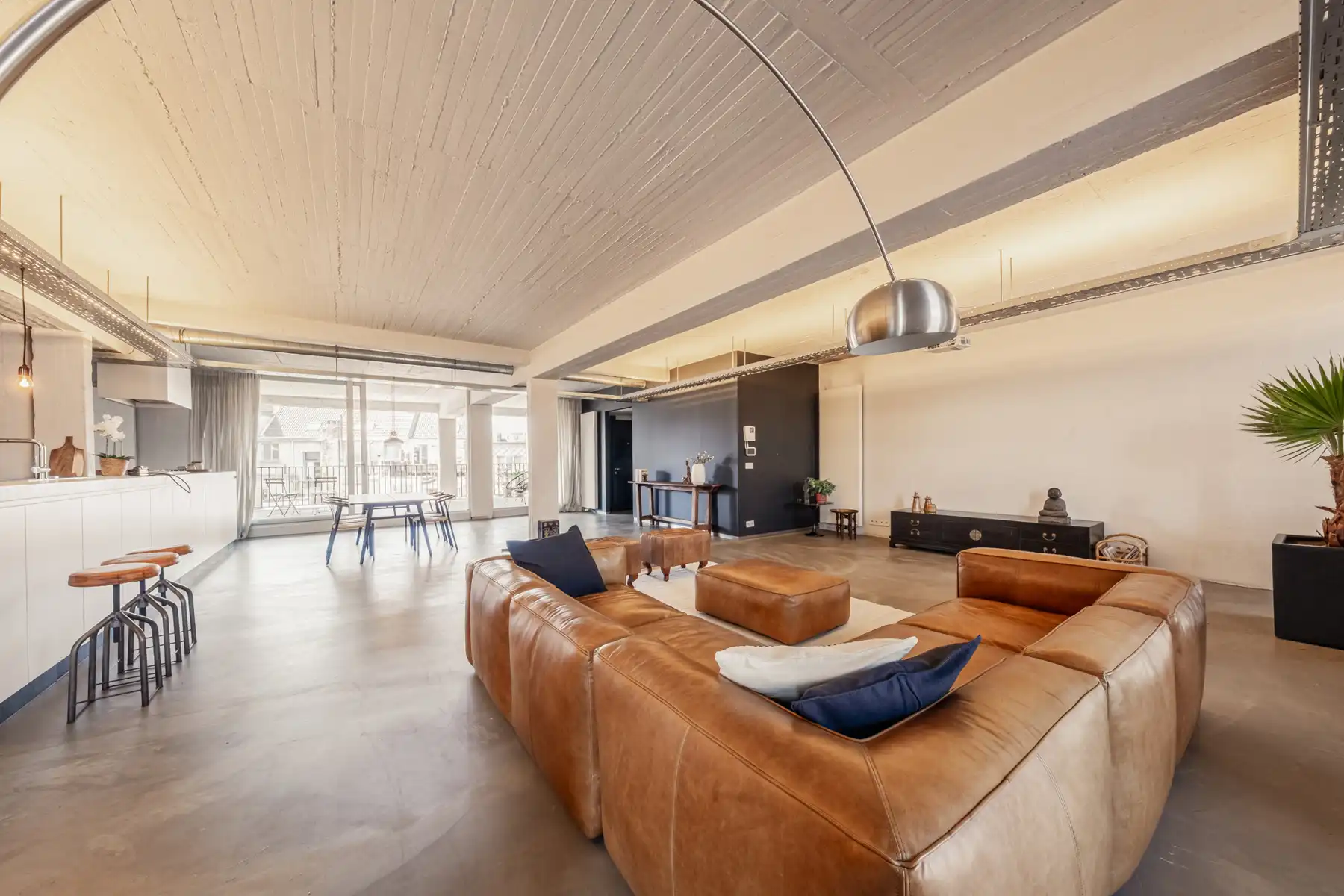 Loft met 2 slaapkamers en mega terras in Zurenborg foto {{pictureIndex}}