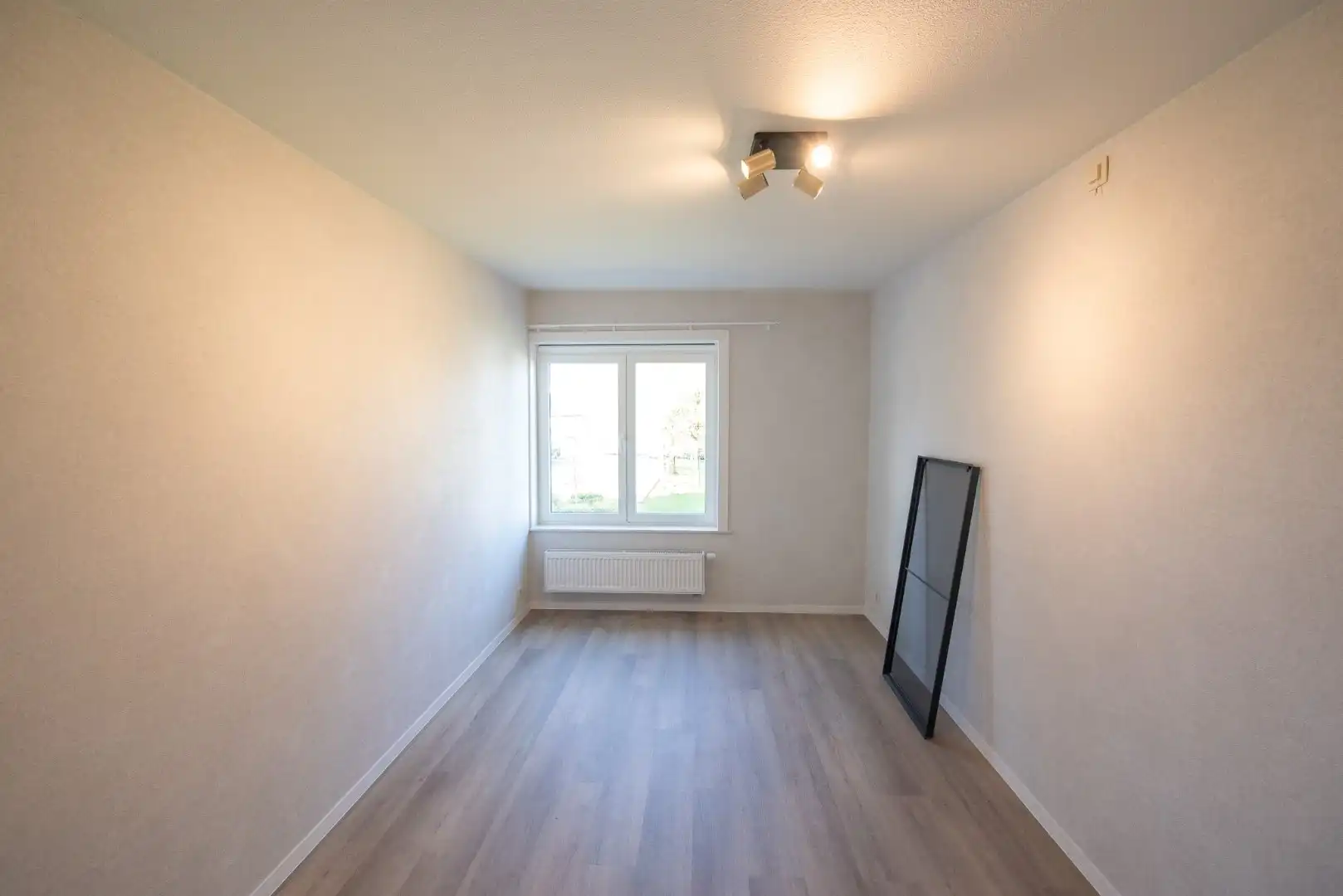 Charmante en gerenoveerde woning te Deinze! foto 10