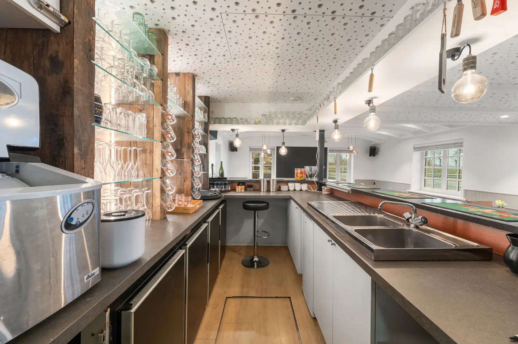 Karaktervol handelspand met woonst in Wulpen foto 6