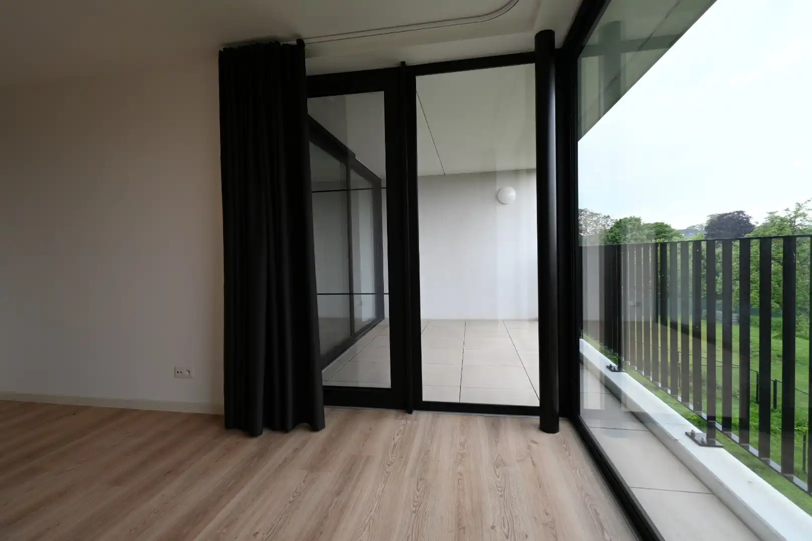 Knap recent appartement met 2 slaapkamers en mooi uitzicht + autostandplaats foto 11