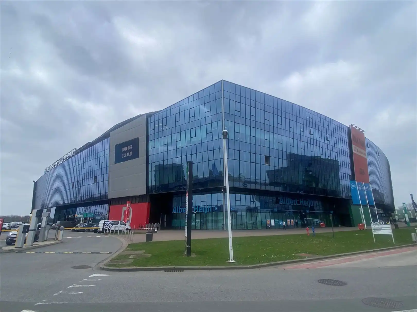 Kantoren in het Meetdistrict in Planet Group Arena foto {{pictureIndex}}