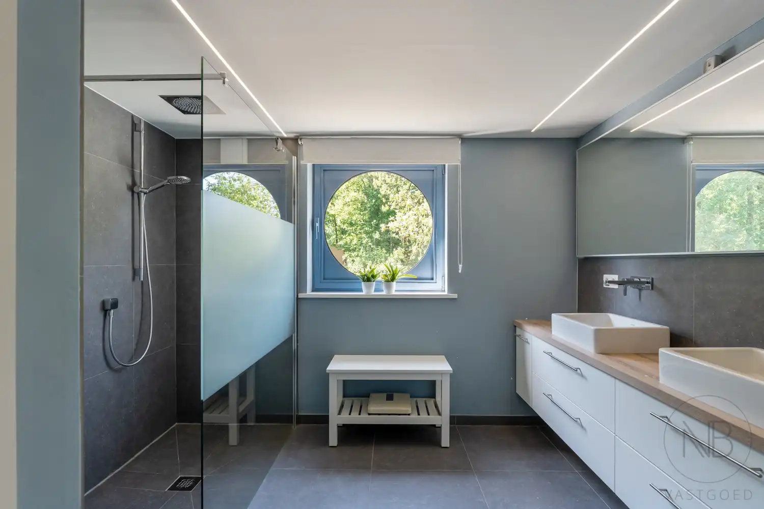 Moderne villa  met zwembad op toplocatie in Genk - instapklaar en future-proof foto 26