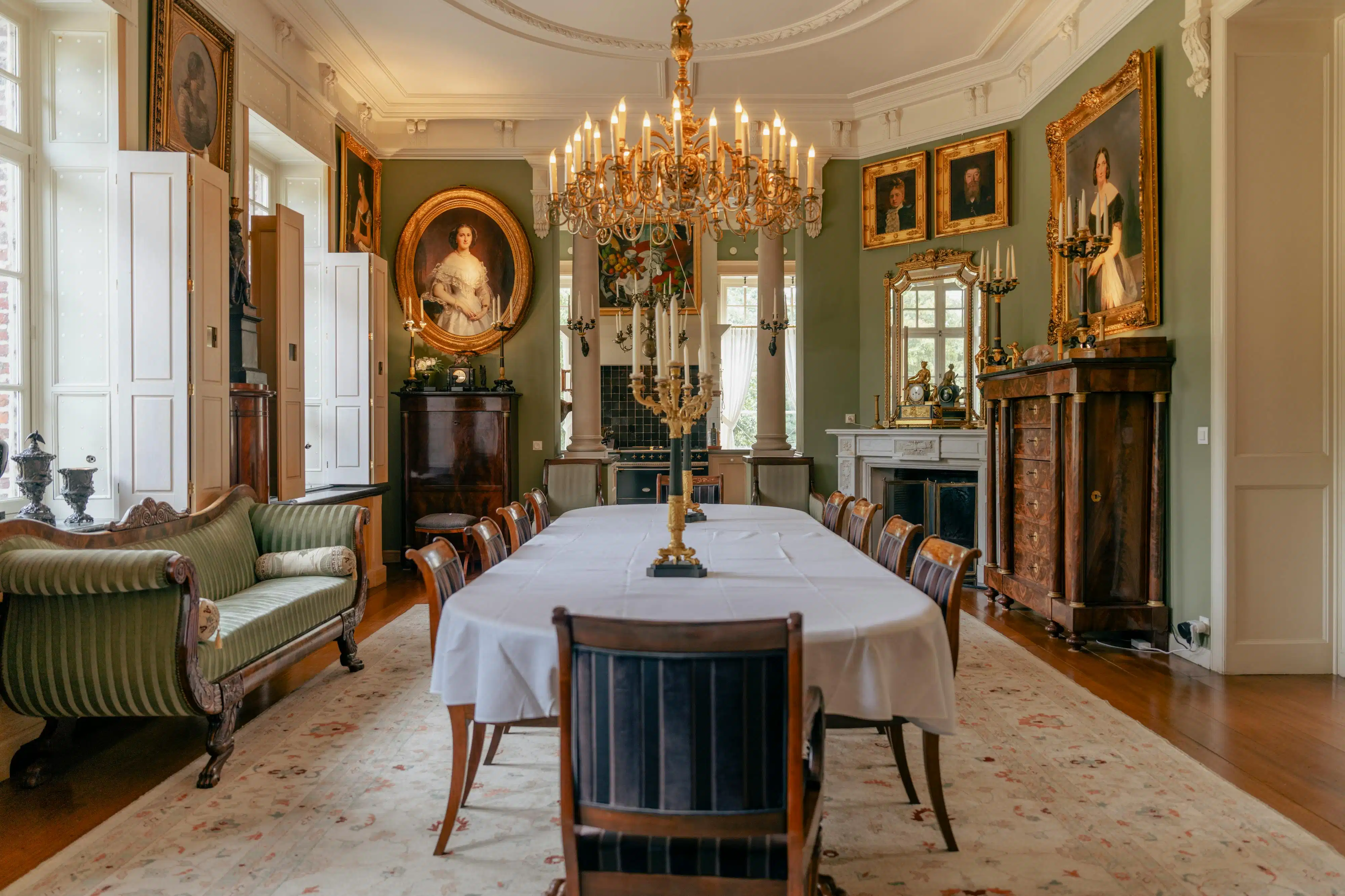 Uniek historisch kasteel op 9 hectare te koop in Geluveld foto 7