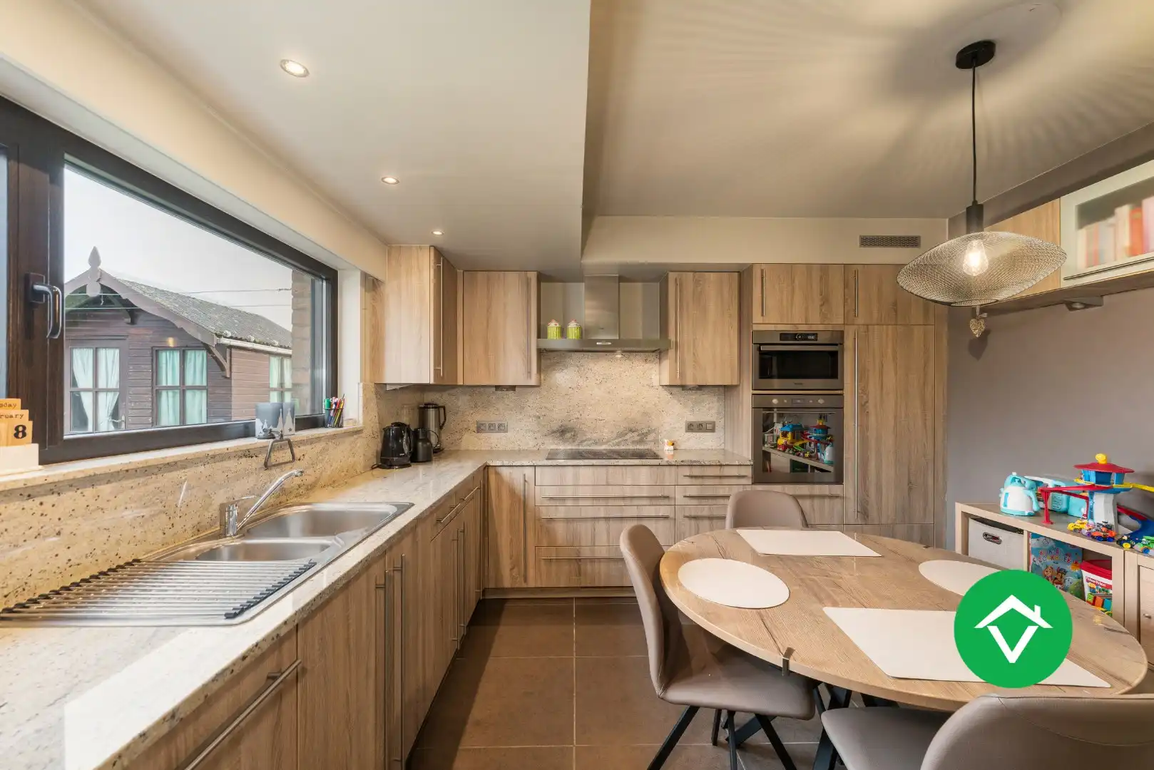 Instapklare woning met 3 slaapkamers en garage te Koekelare foto 8