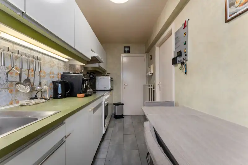 Roeselare : Instapklaar en ruim gerenoveerd appartement op toplocatie ! foto 5